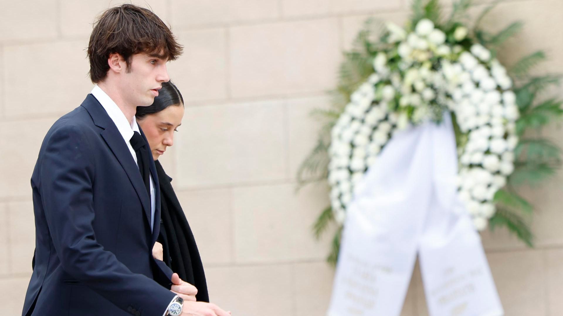 Pablo Urdangarin y Victoria Federica llegaban a la misa por la princesa Irene de Grecia en la Catedral de Atenas, este lunes