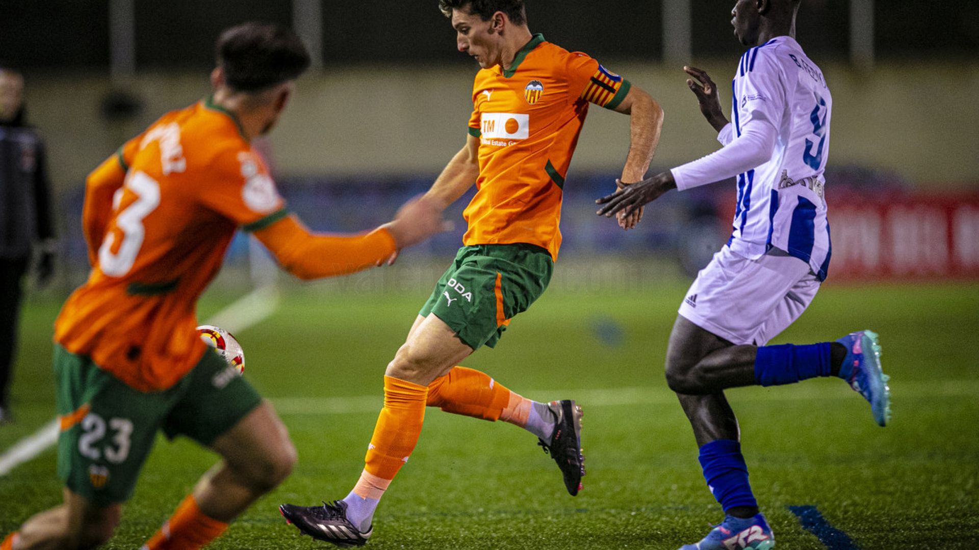 Pepelu jugando de central en Copa del Rey ante el Ejea