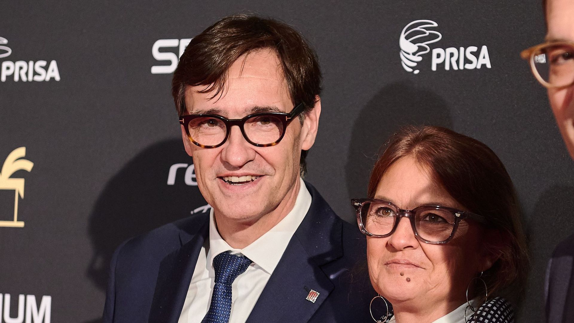 Salvador Illa junto a su mujer