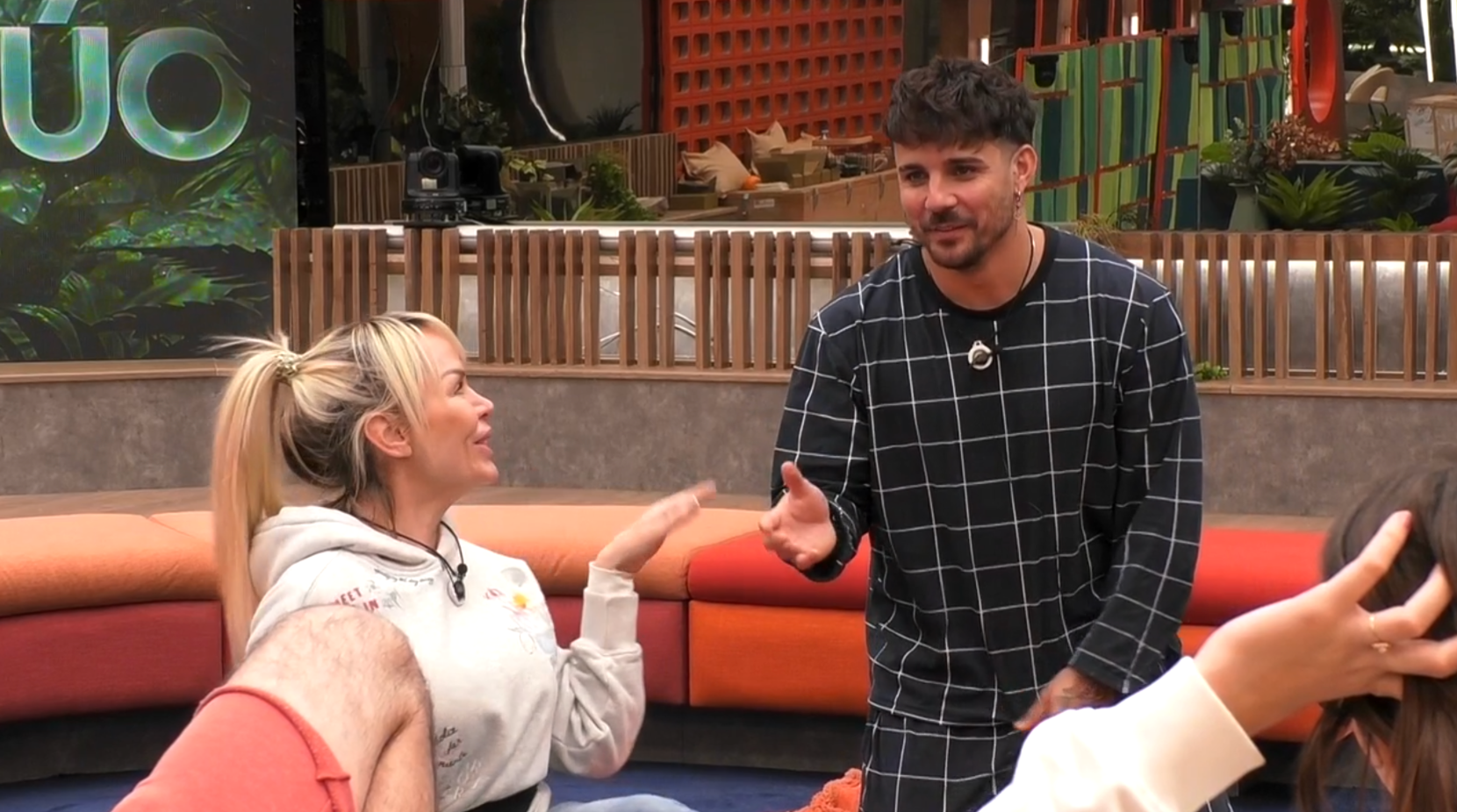 Sonia y Manuel cantando