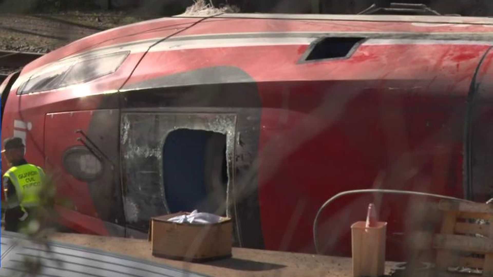 Última hora del accidente de tren que deja 40 muertos en Adamuz, Córdoba | Retirarán los dos últimos vagones del tren de las vías en las próximas horas