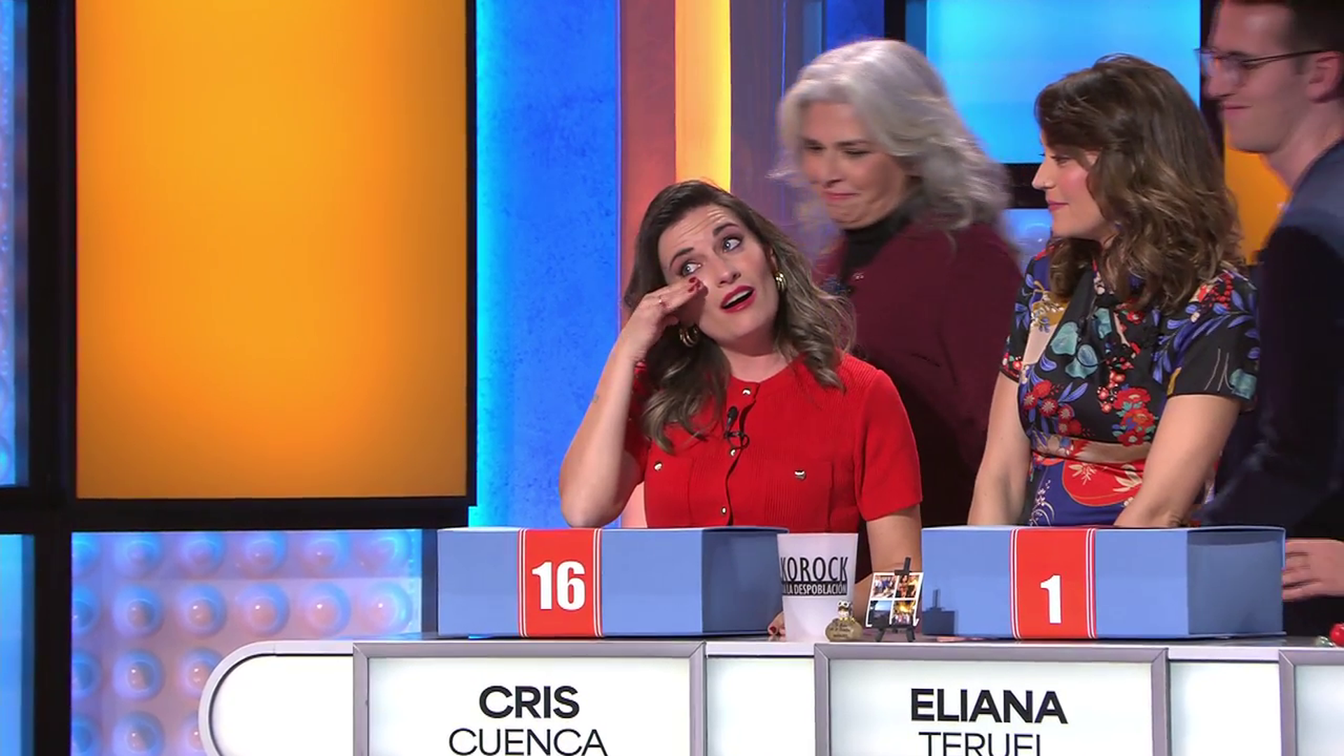 Ángela y su compañera se emocionan en pleno programa de '¡Allá tú!'