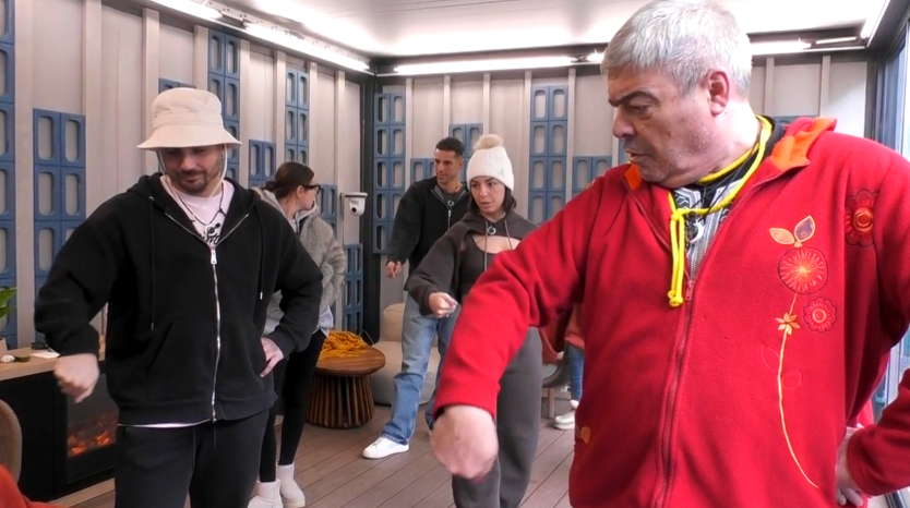 Canales dando una clase de flamenco