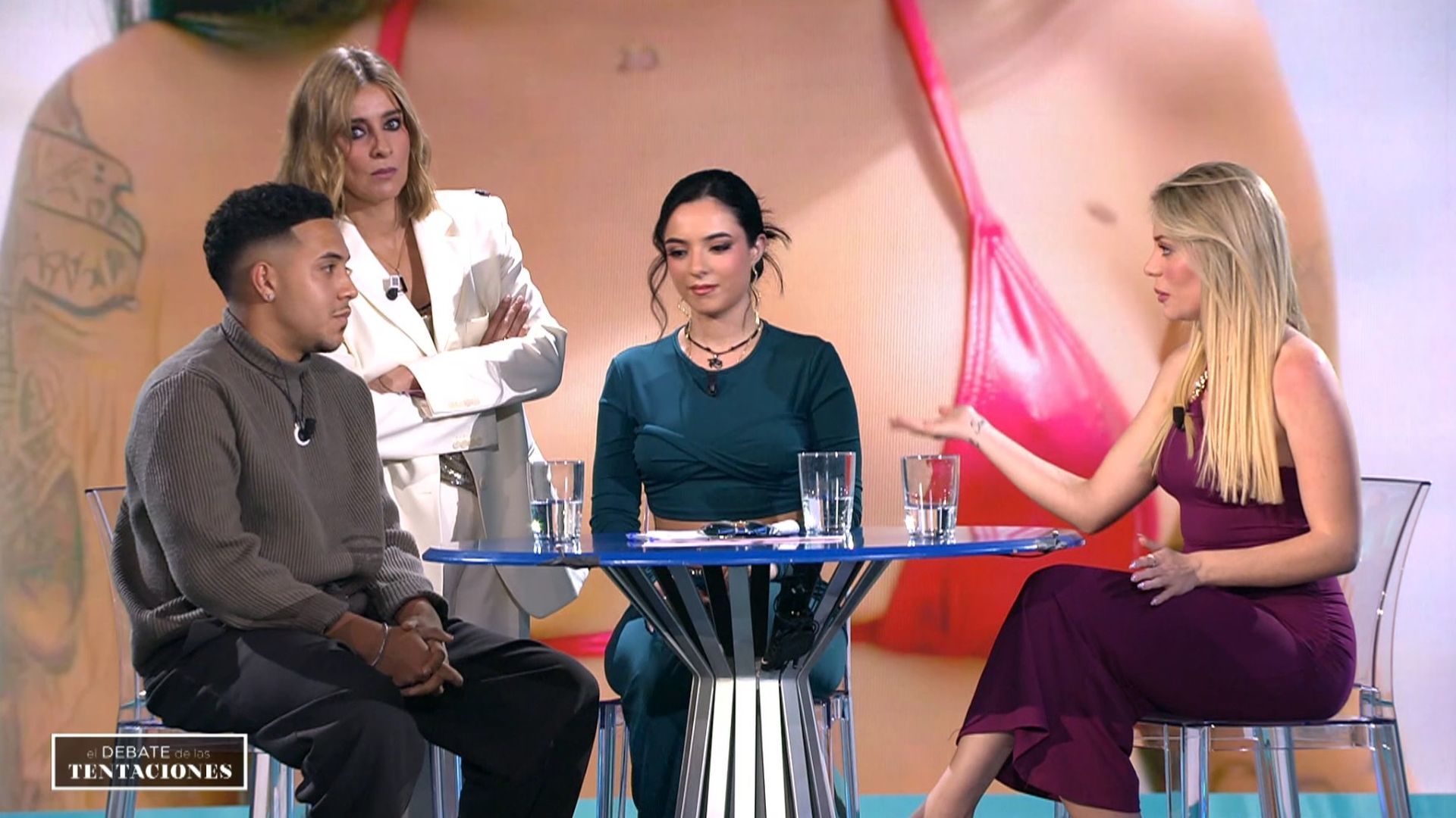 Claudia, Gilbert y Mari se ven las caras en un acalorado y tenso reencuentro en 'El debate final de las tentaciones'