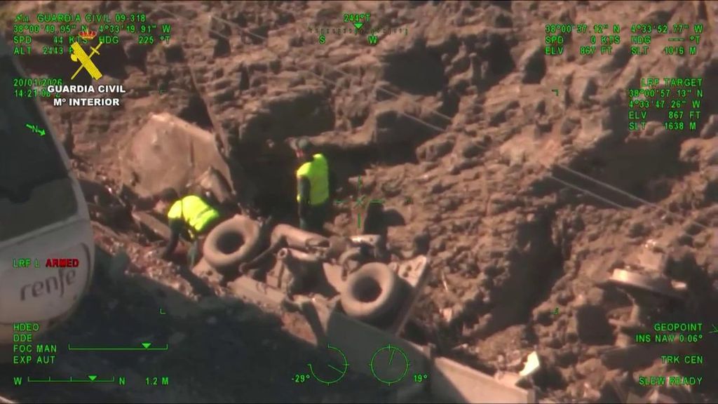 El vagón 6 del Iryo, el primero en descarrilar, mantiene sus ruedas, pero están salidas del rail