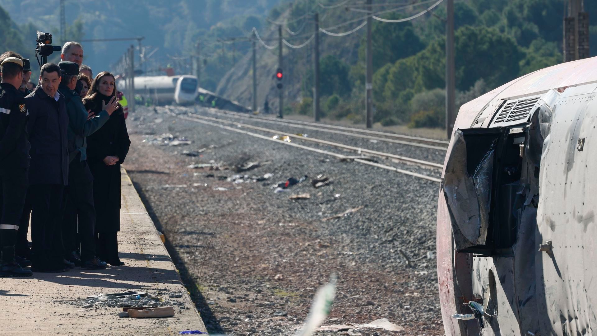 La llegada de los reyes Felipe y Letizia a lugar de la tragedia ferroviaria en Adamuz