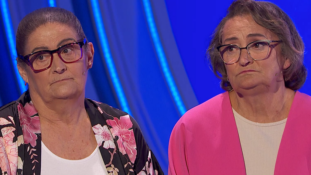 Ana se reencuentra con su madre y su tía tras romper la relación por pillarlas hablando mal de ella: ''Me dolió mucho'' Hay una cosa que te quiero decir Temporada 1 Top Vídeos 56