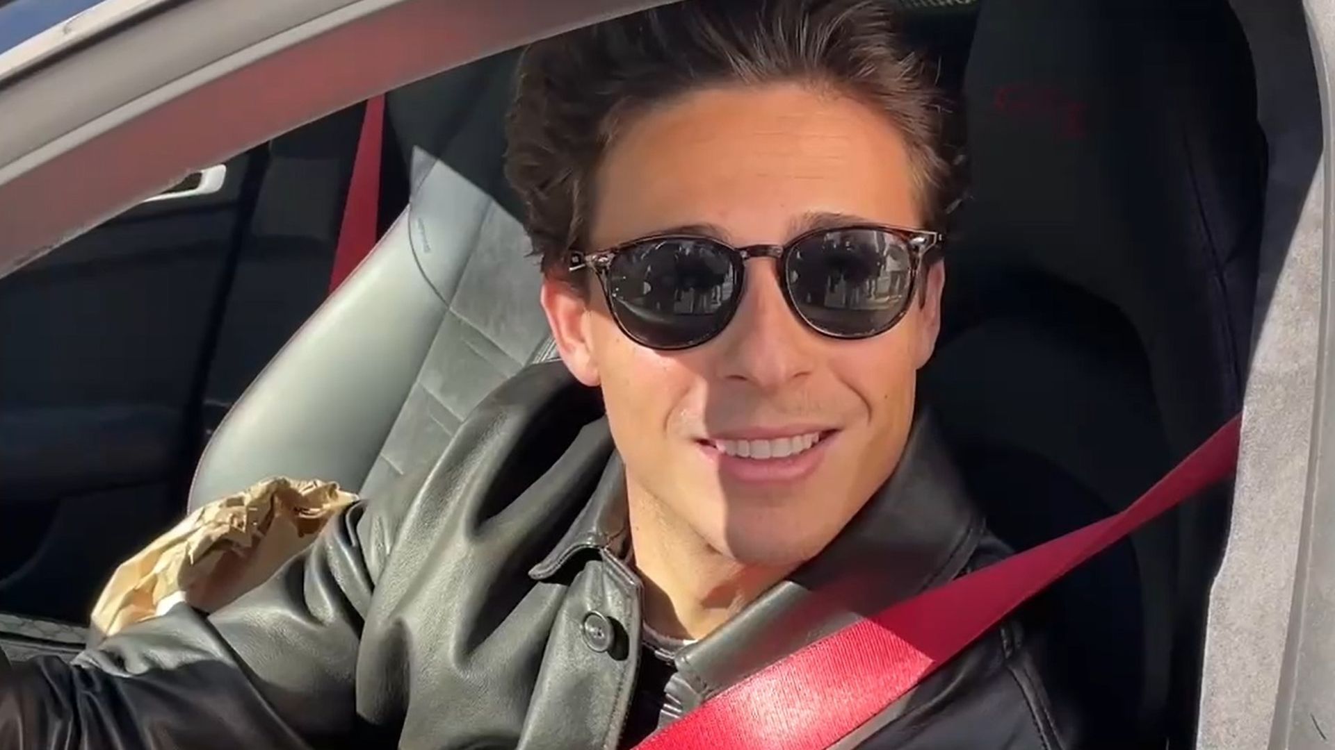 Rodrigo Riquelme valora su lesión tras salir de la ciudad deportiva del Betis