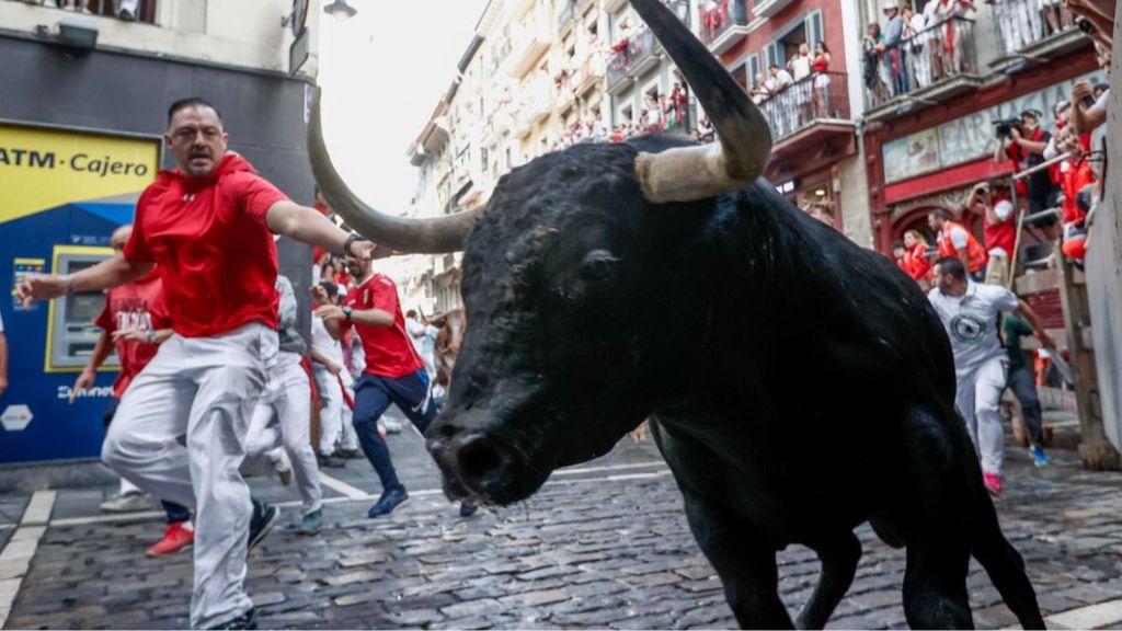 Vuelve a ver el encierro de los de Fuente Ymbro en Sanfermines 2024