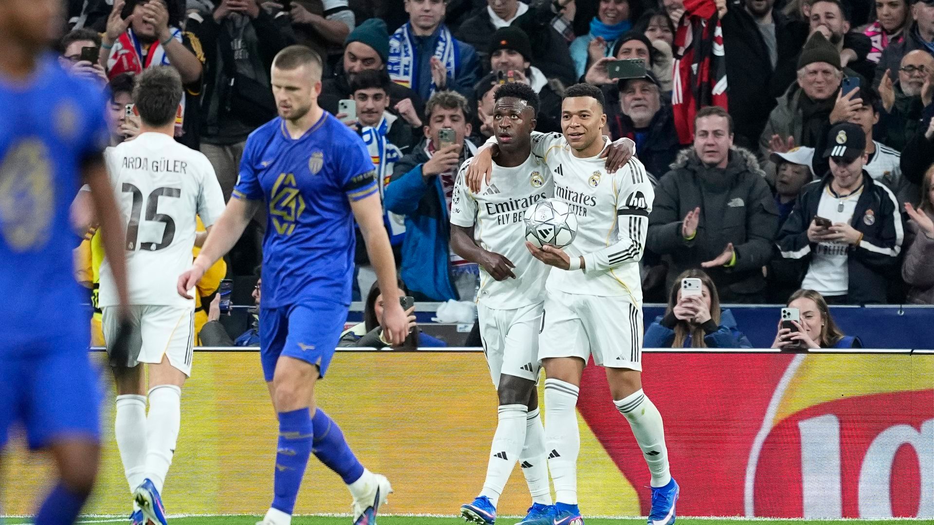 Vinicius y Mbappé celebrando un gol con el Madrid