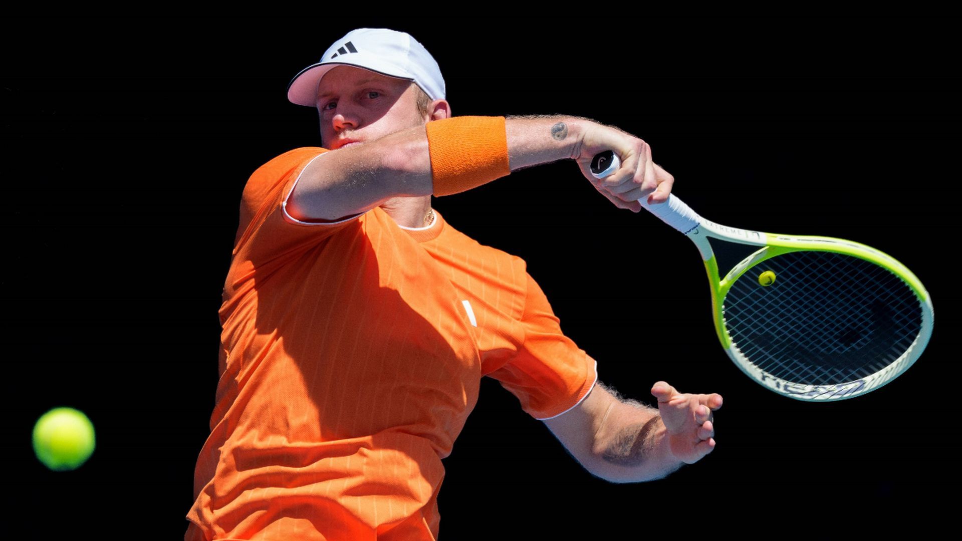 Alex Davidovich golpea frente a Reilly Opelka