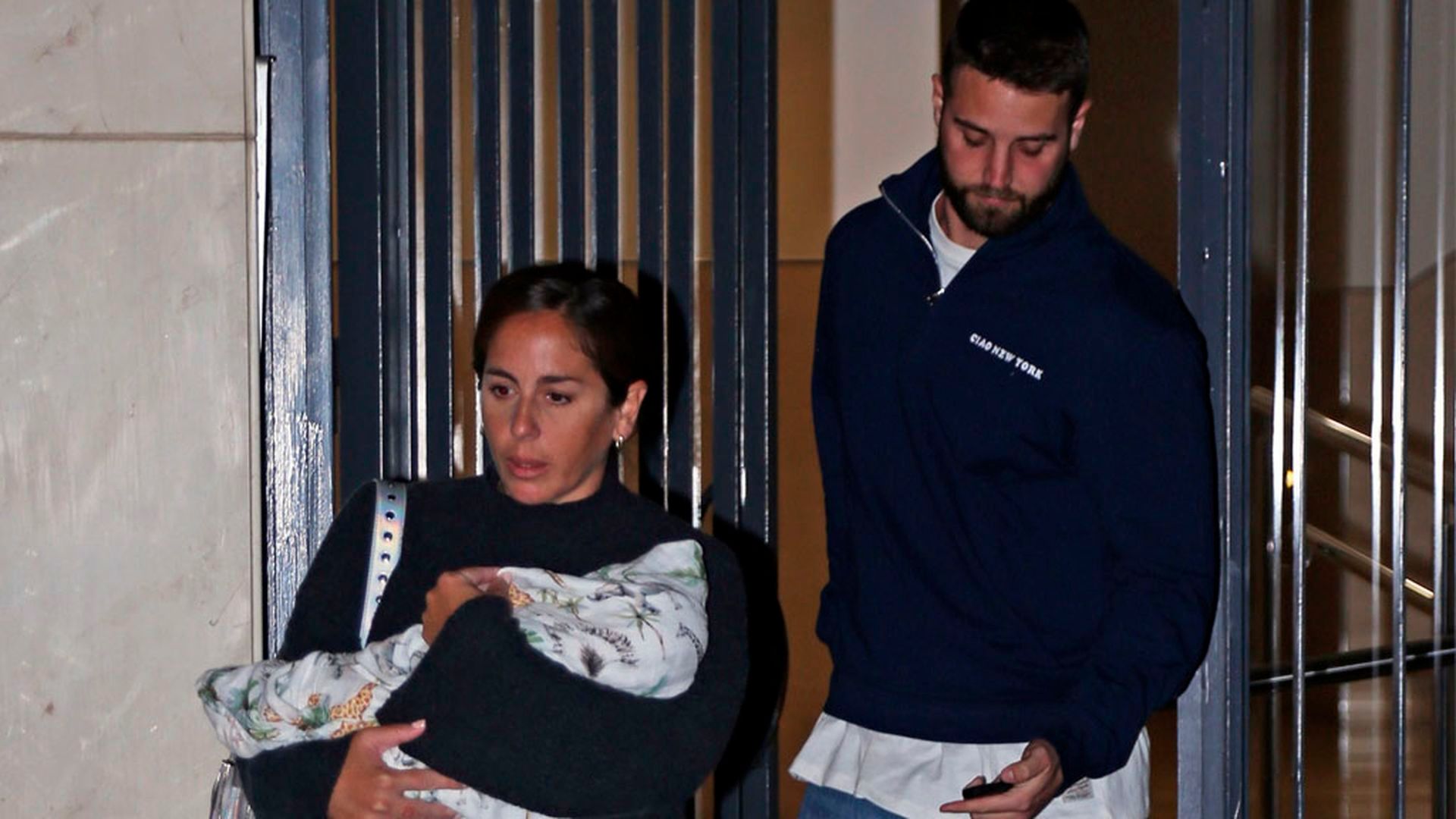 Anabel Pantoja y David Rodríguez con su hija, en una imagen de 2025