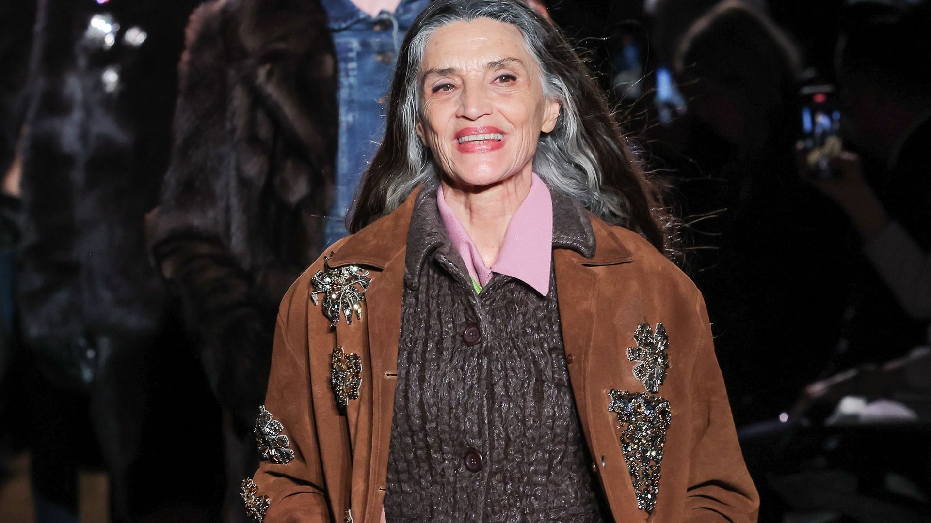 Ángela Molina desfila para Miu Miu