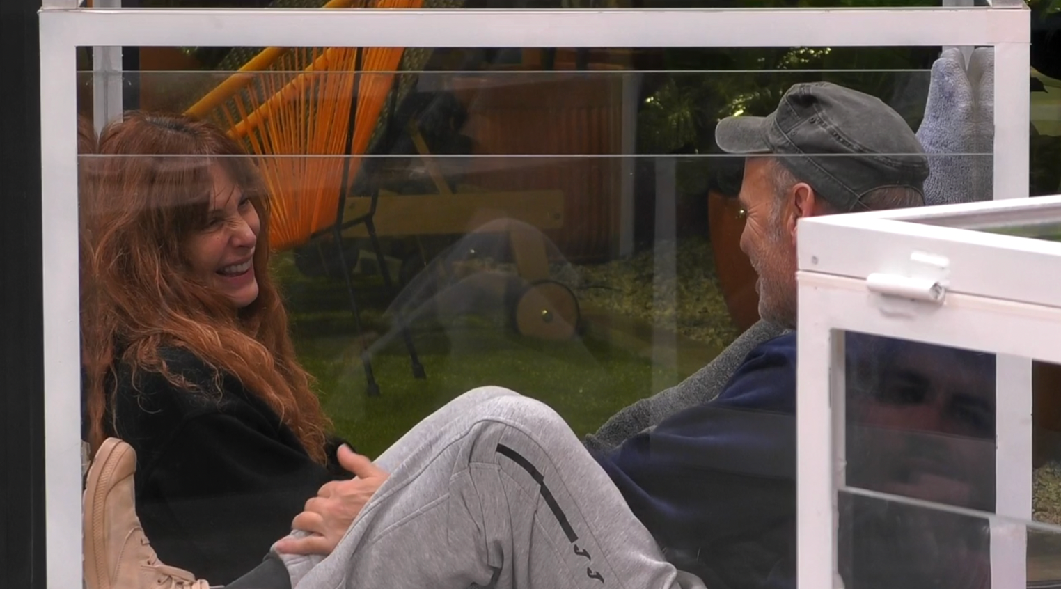 Carlos y Cristina en el cubo