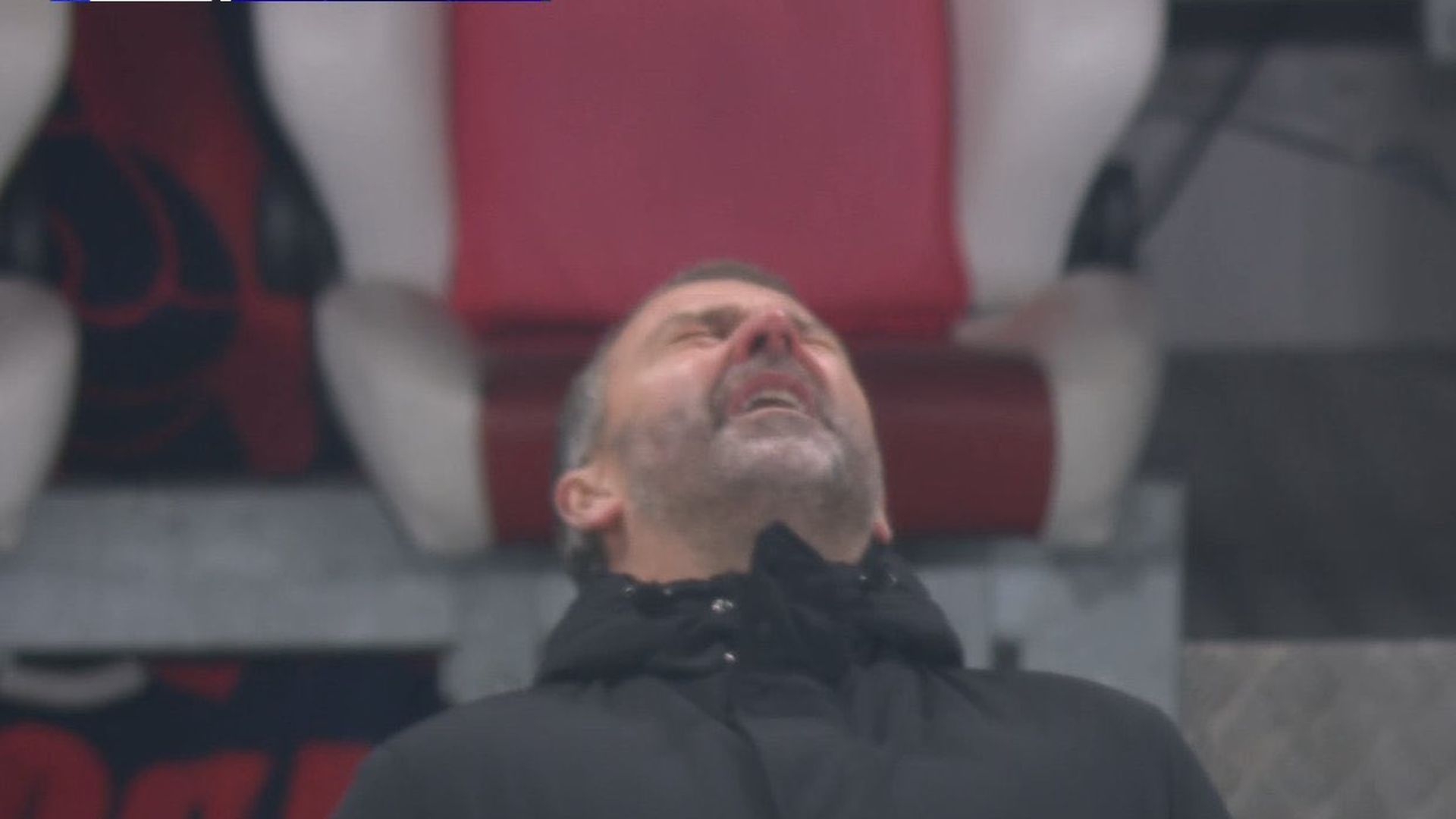 El gesto de Hansi Flick al ver que Pedri se había lesionado El gesto de Hansi Flick al ver que Pedri se había lesionado