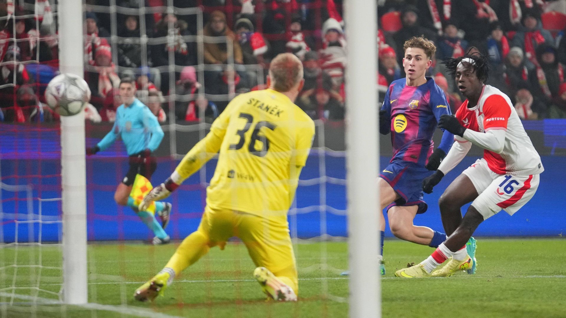 Fermín en su primer gol al Slavia de Praga Fermín en su primer gol al Slavia de Praga