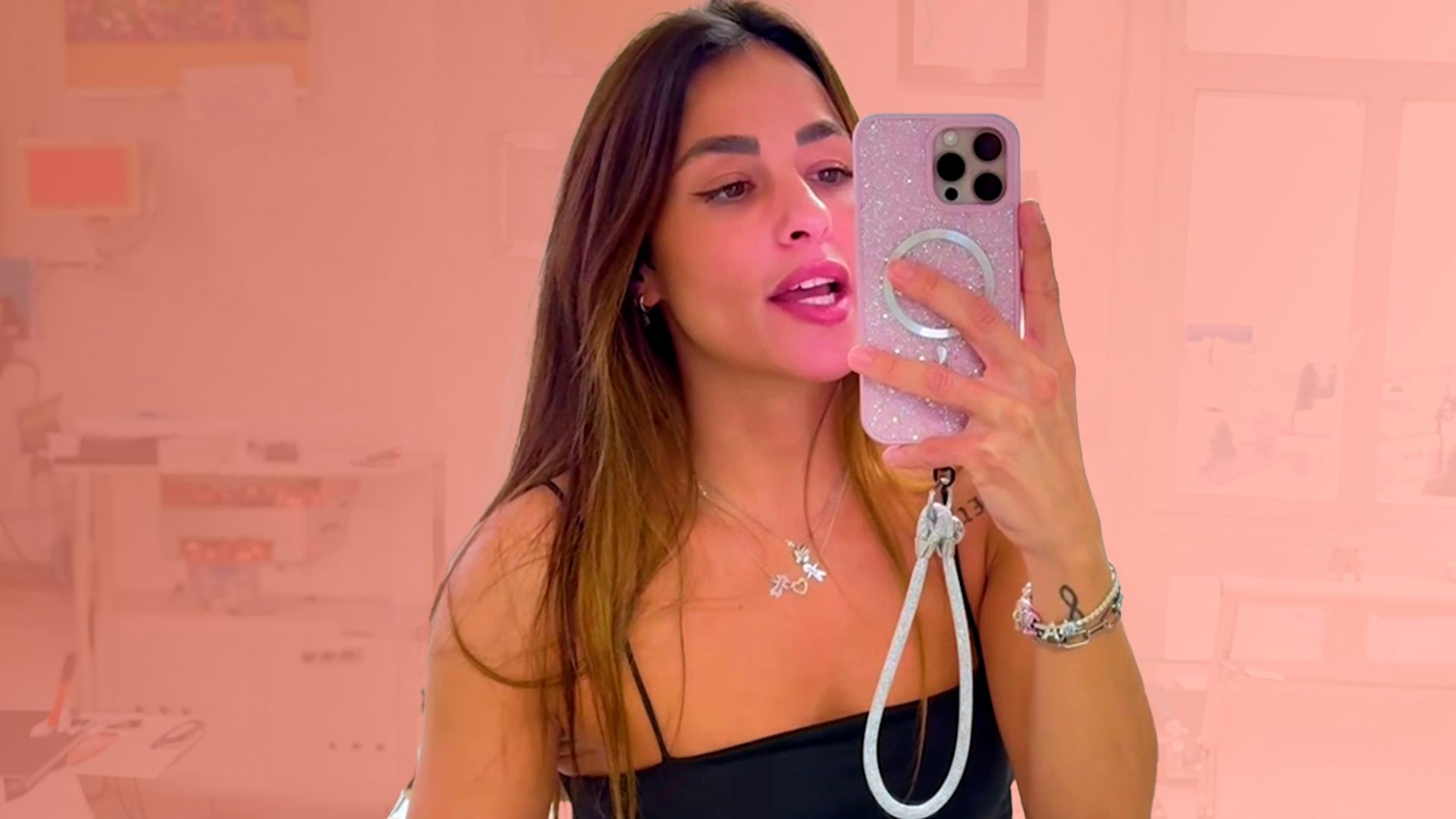 Jennifer Lara anuncia su inminente paso por quirófano para operarse el pecho Un nuevo amanecer by Jennifer Lara Temporada 1 Top Vídeos 35