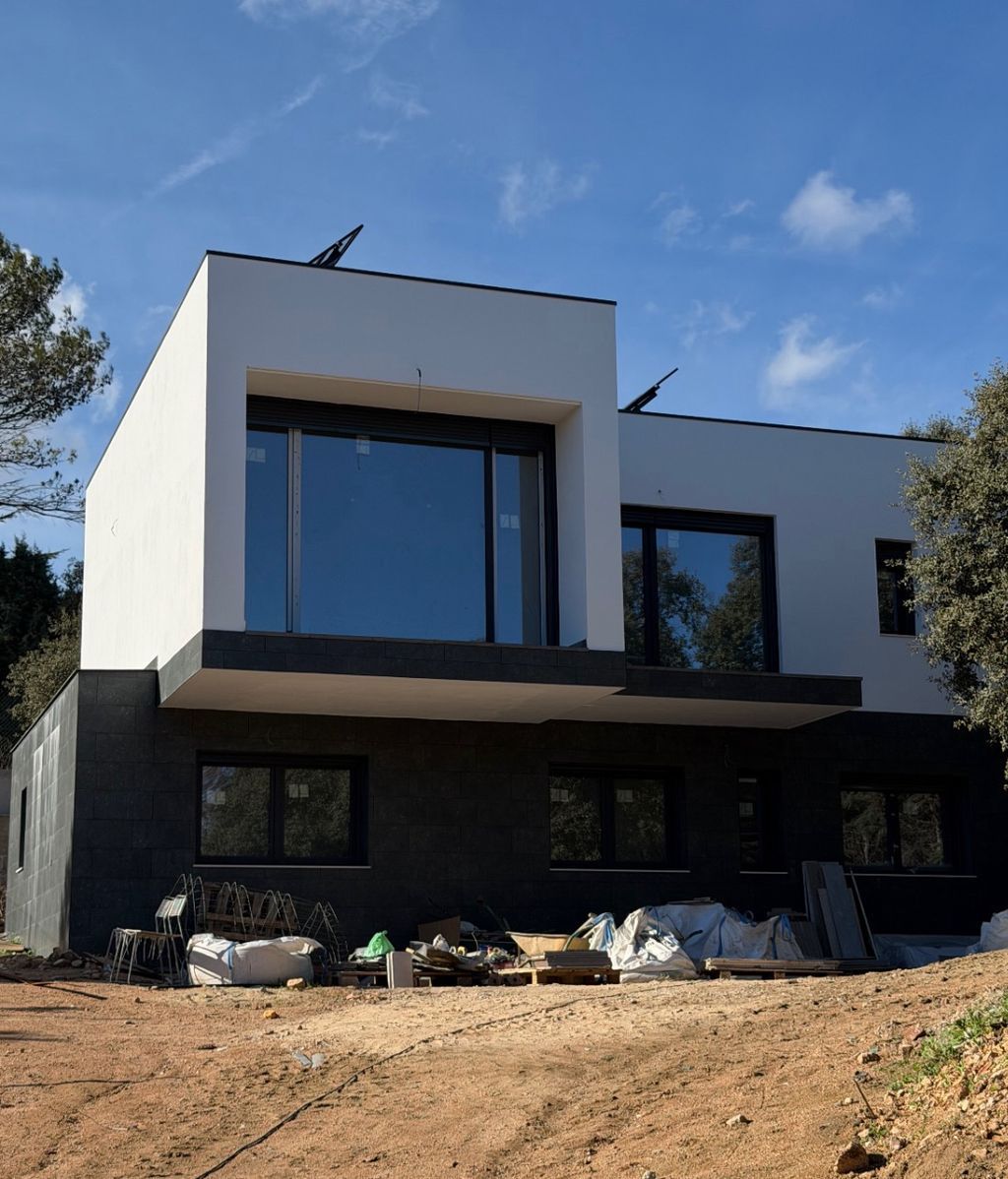 Kiko Jiménez enseña la vivienda que está en venta