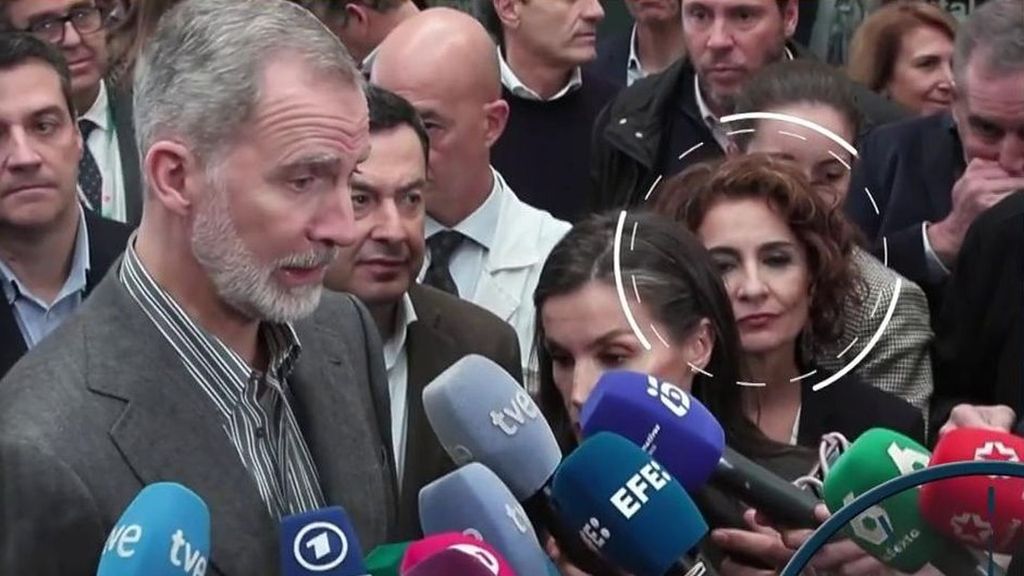 El análisis del criticado comportamiento de María Jesús Montero junto a los Reyes en Adamuz: "Está haciendo campaña"