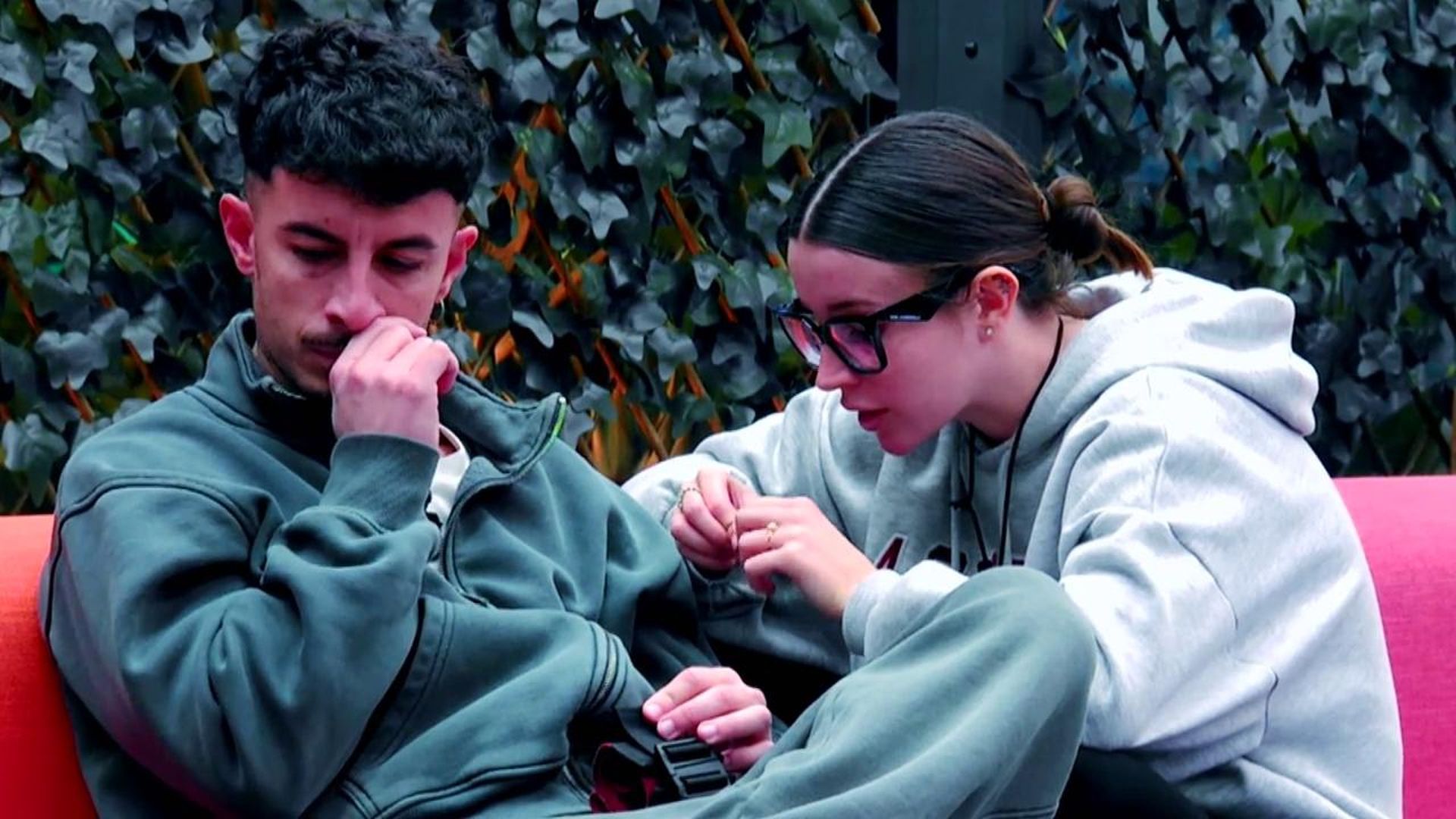 Juanpi cuenta los detalles de la infidelidad de Mara y se apoya en Sandra: "No me imaginaba que me iba a fallar"