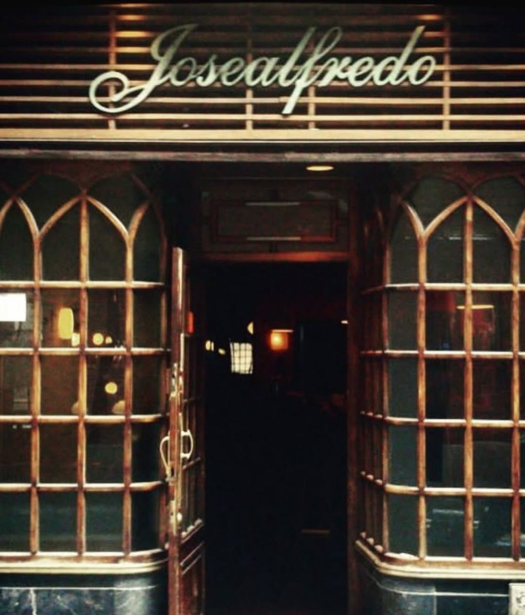 Así luce la fachada de esta coctelería