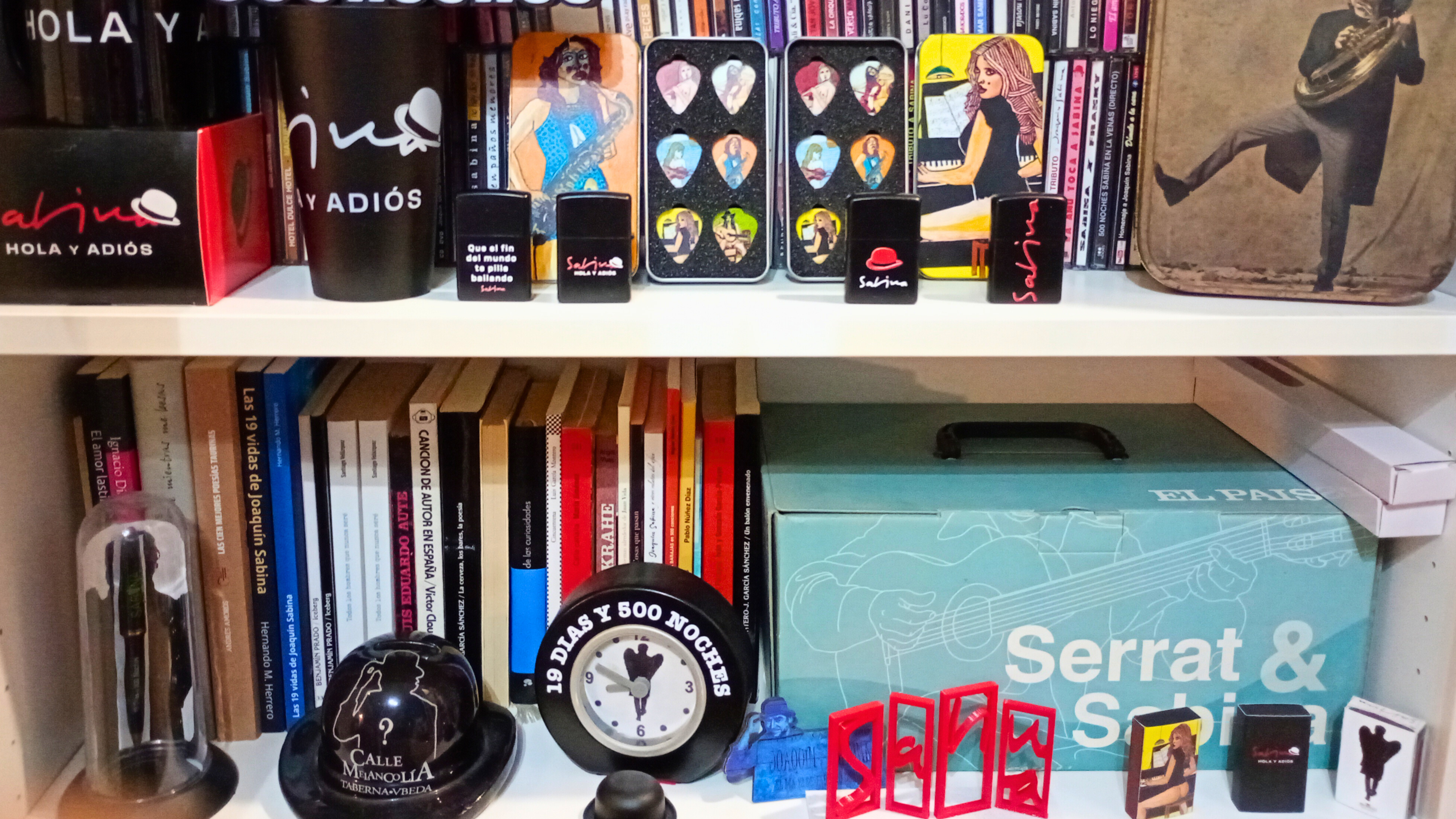 Algunos objetos de la colección 'sabinera' de José Luis