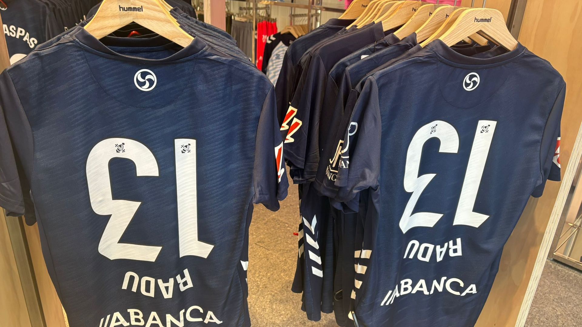 Camiseta de Andrei Radu con el nombre y dorsal al revés Camiseta de Andrei Radu con el nombre y dorsal al revés