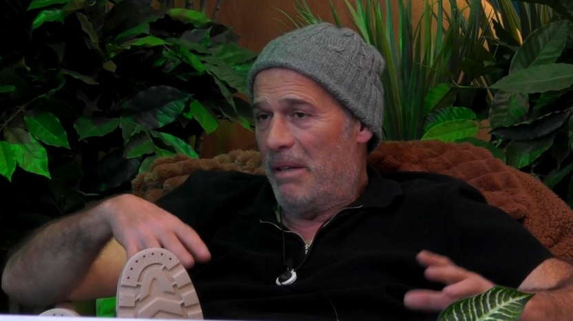 Carlos hablando con Carmen de las nominaciones