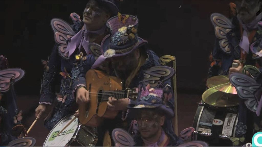 Una comparsa de Punta Umbría dedica el primer pasodoble a las víctimas de Adamuz