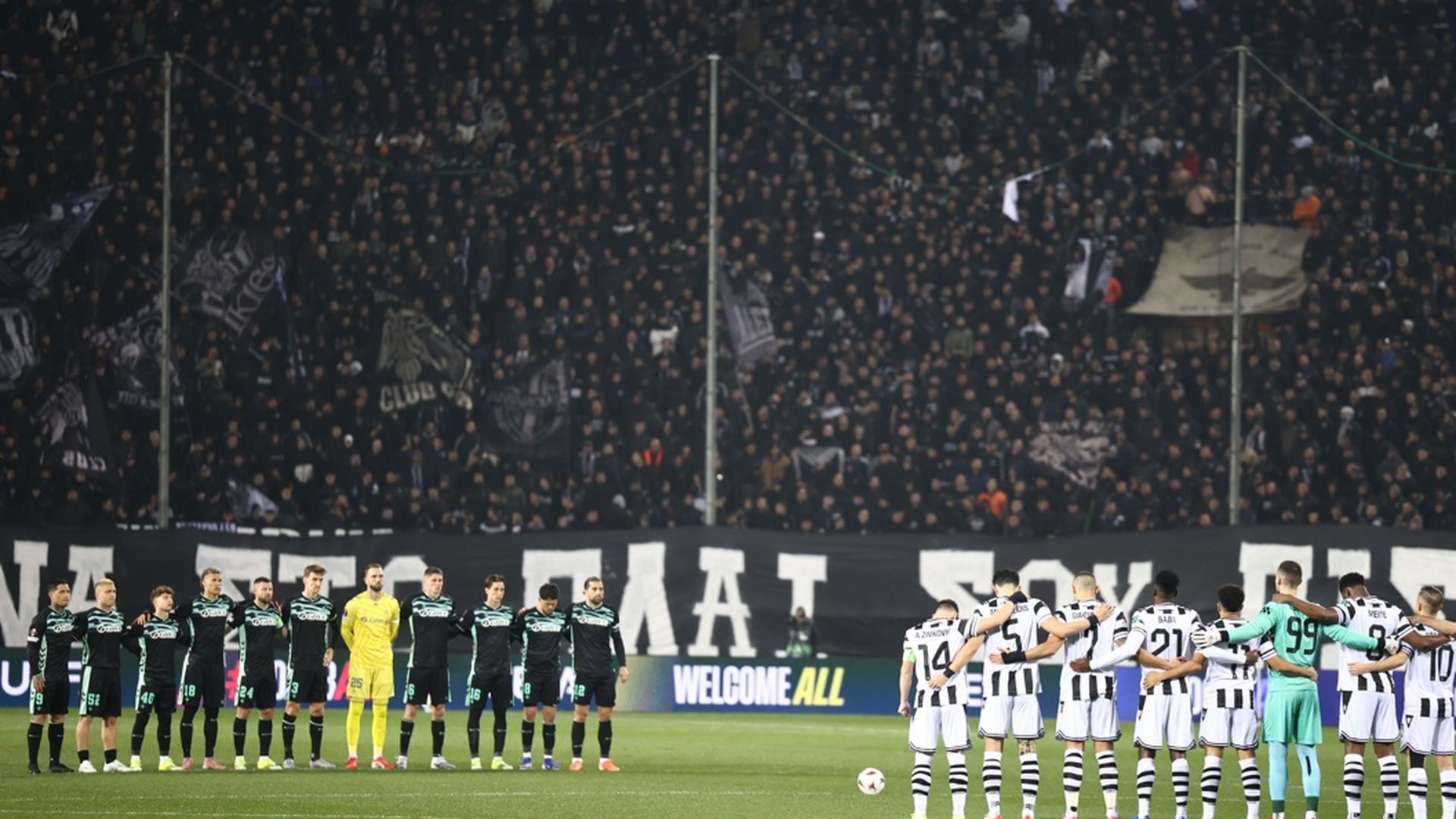 El PAOK y el Betis, antes de su partido en Salónica El PAOK y el Betis, antes de su partido en Salónica