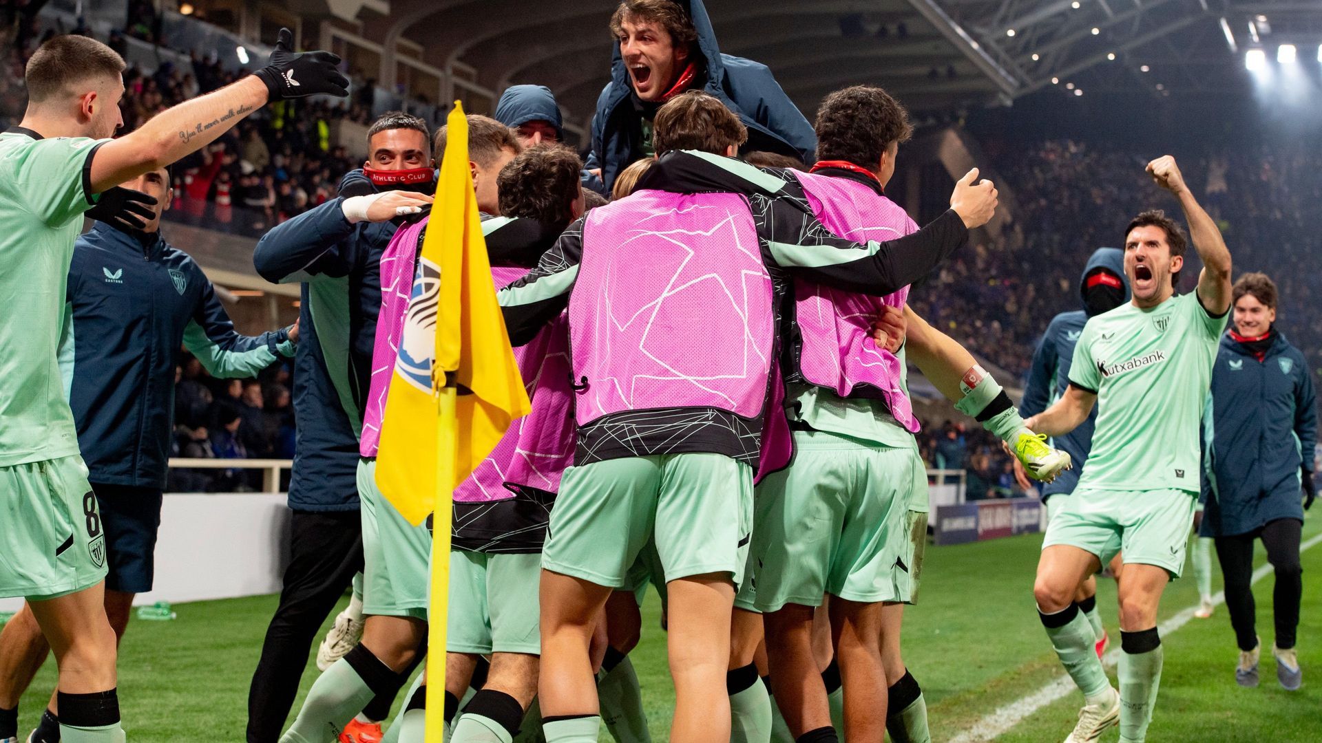 Fiesta en Bérgamo tras ganar a la Atalanta en la Champions League Fiesta en Bérgamo tras ganar a la Atalanta en la Champions League