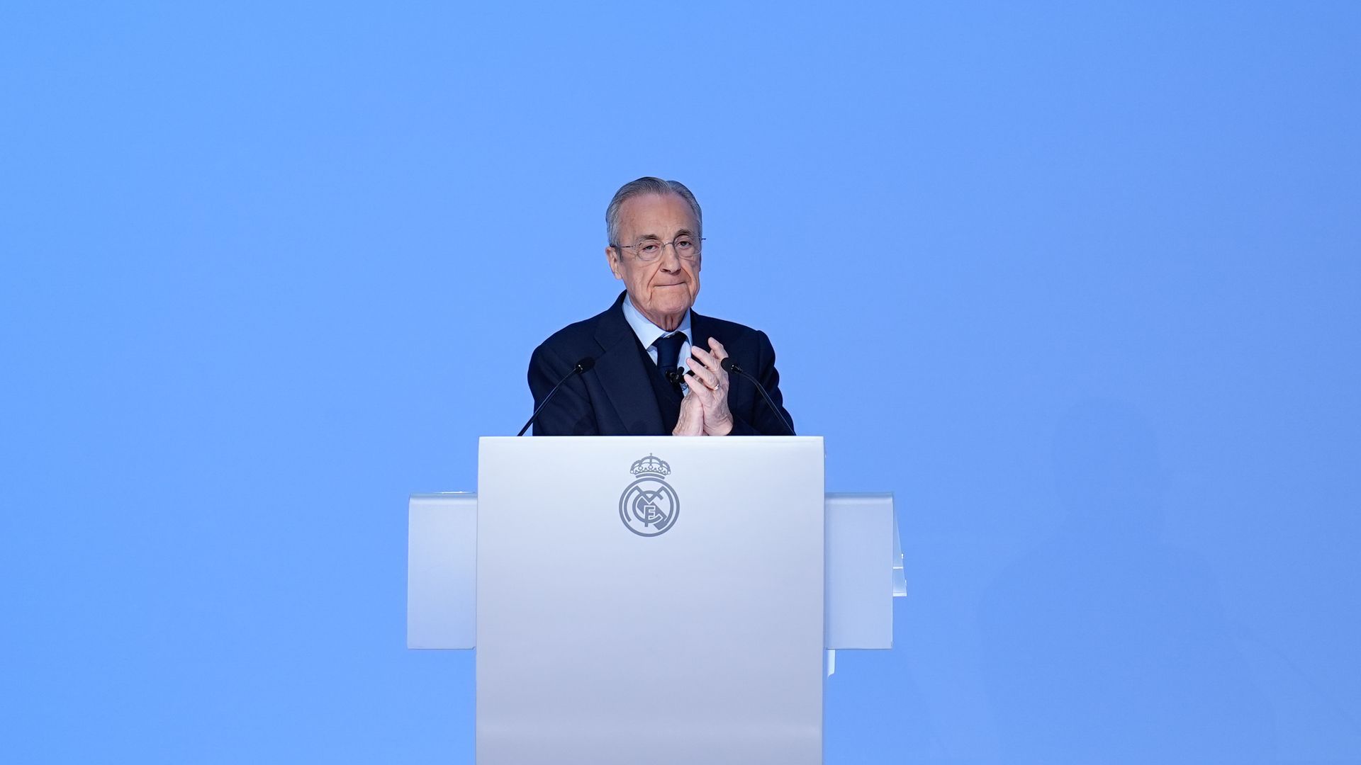 Florentino Pérez en la asamblea del Real Madrid