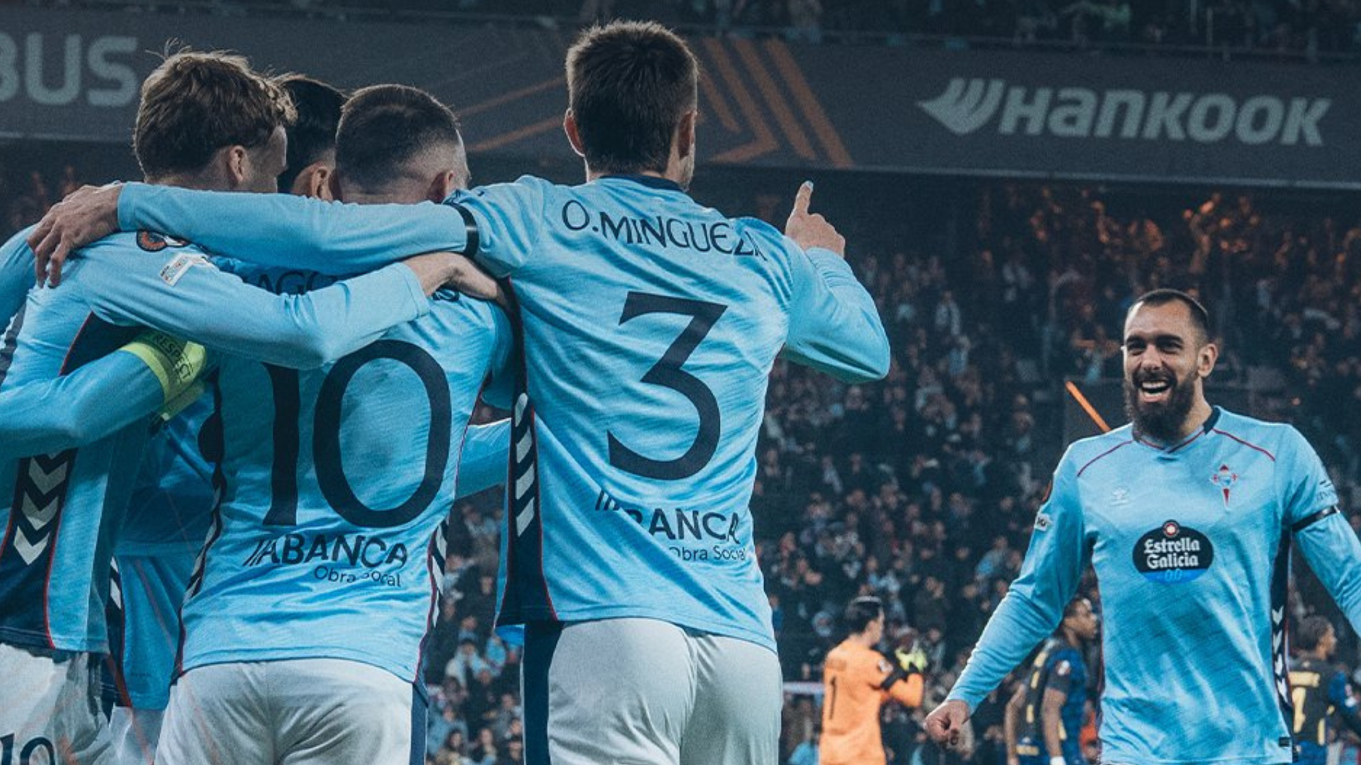 Los jugadores del Celta celebran un gol