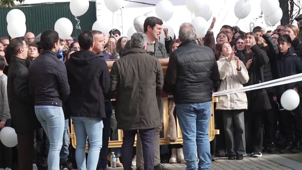 Los primeros funerales de las víctimas mortales del accidente de Adamuz: desde emotivos homenajes a lágrimas de dolor