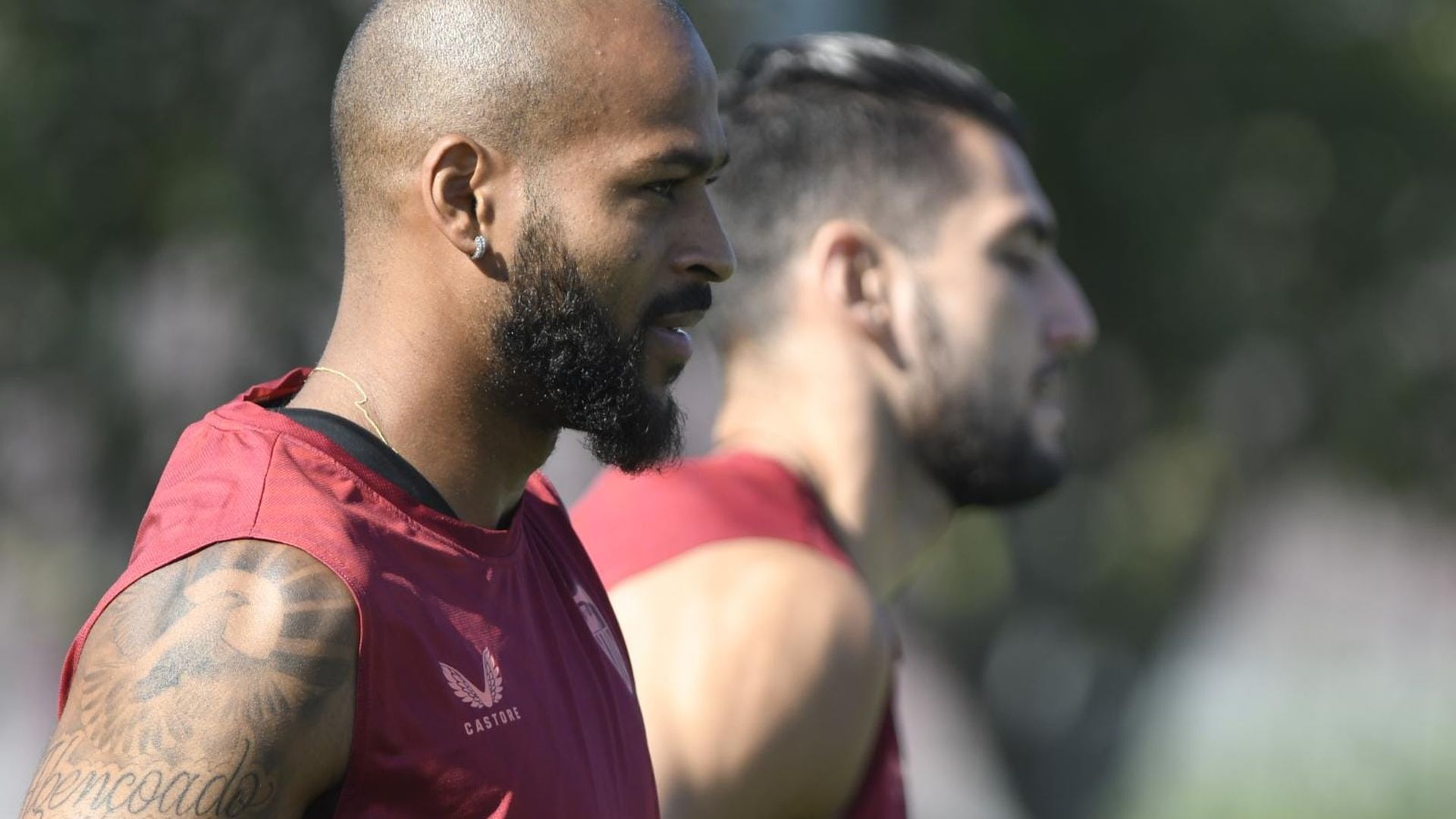 Marcao y Rafa Mir, en un entrenamiento del Sevilla
