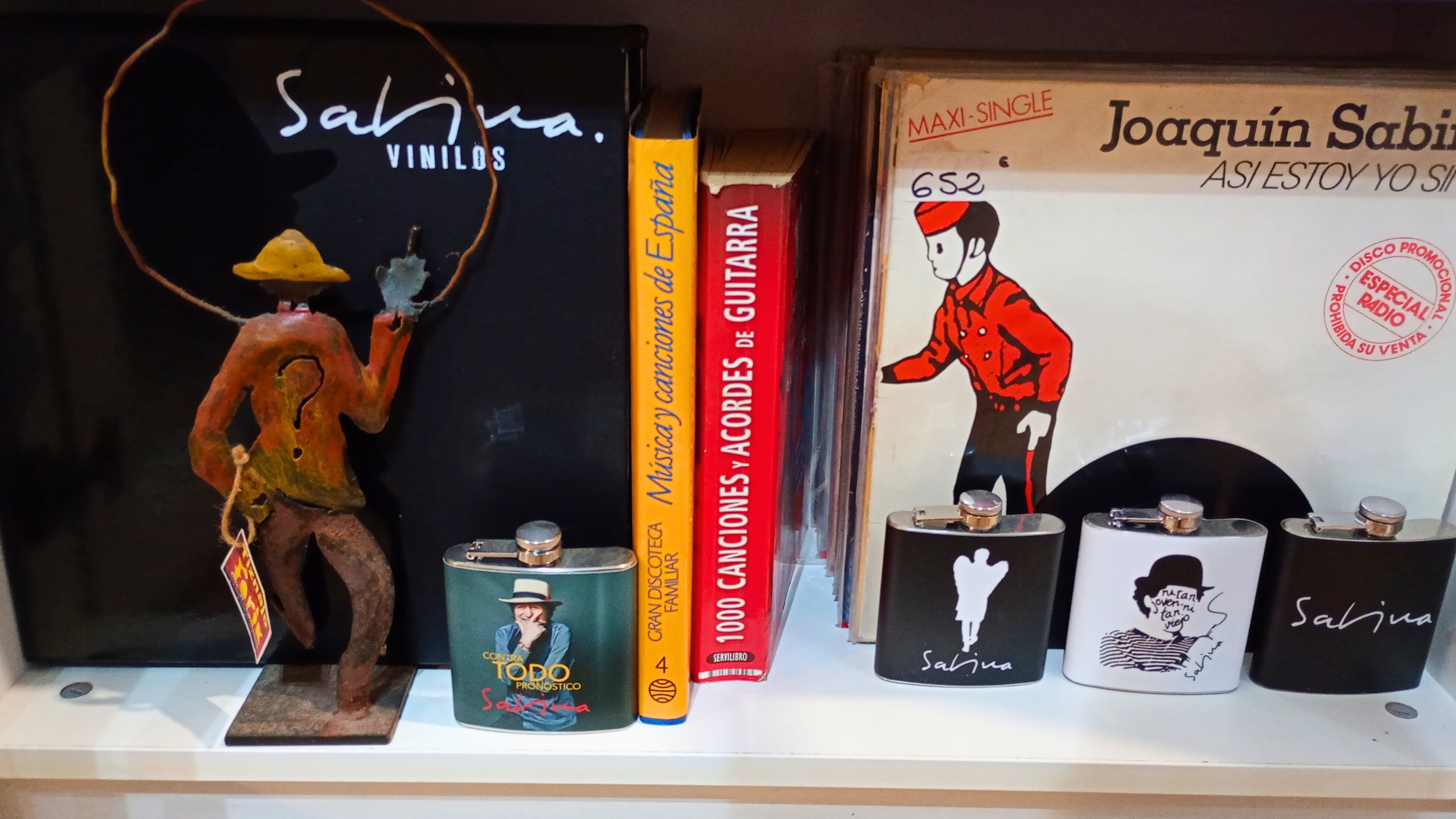 Parte de la colección sobre Joaquín Sabina