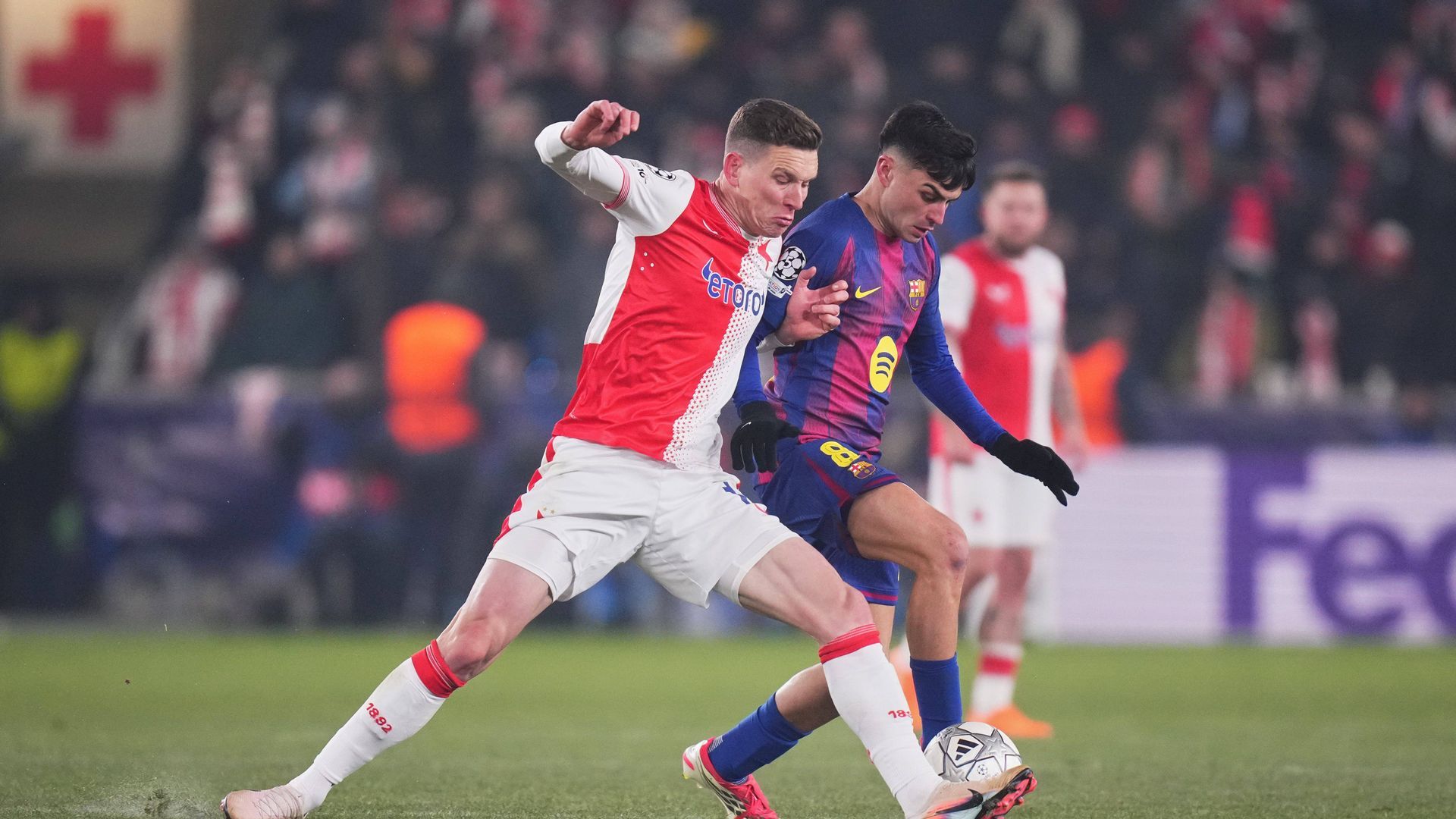 Pedri durante el partido contra el Slavia de Praga