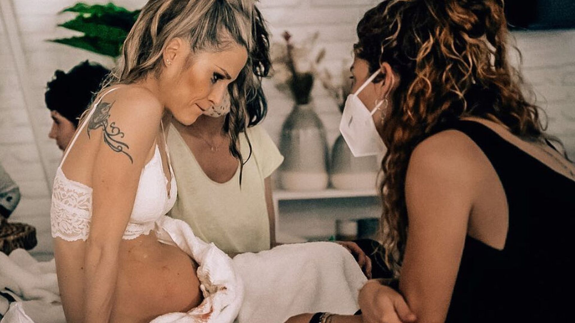 Verdeliss muestra el emocionante vídeo de su parto en casa