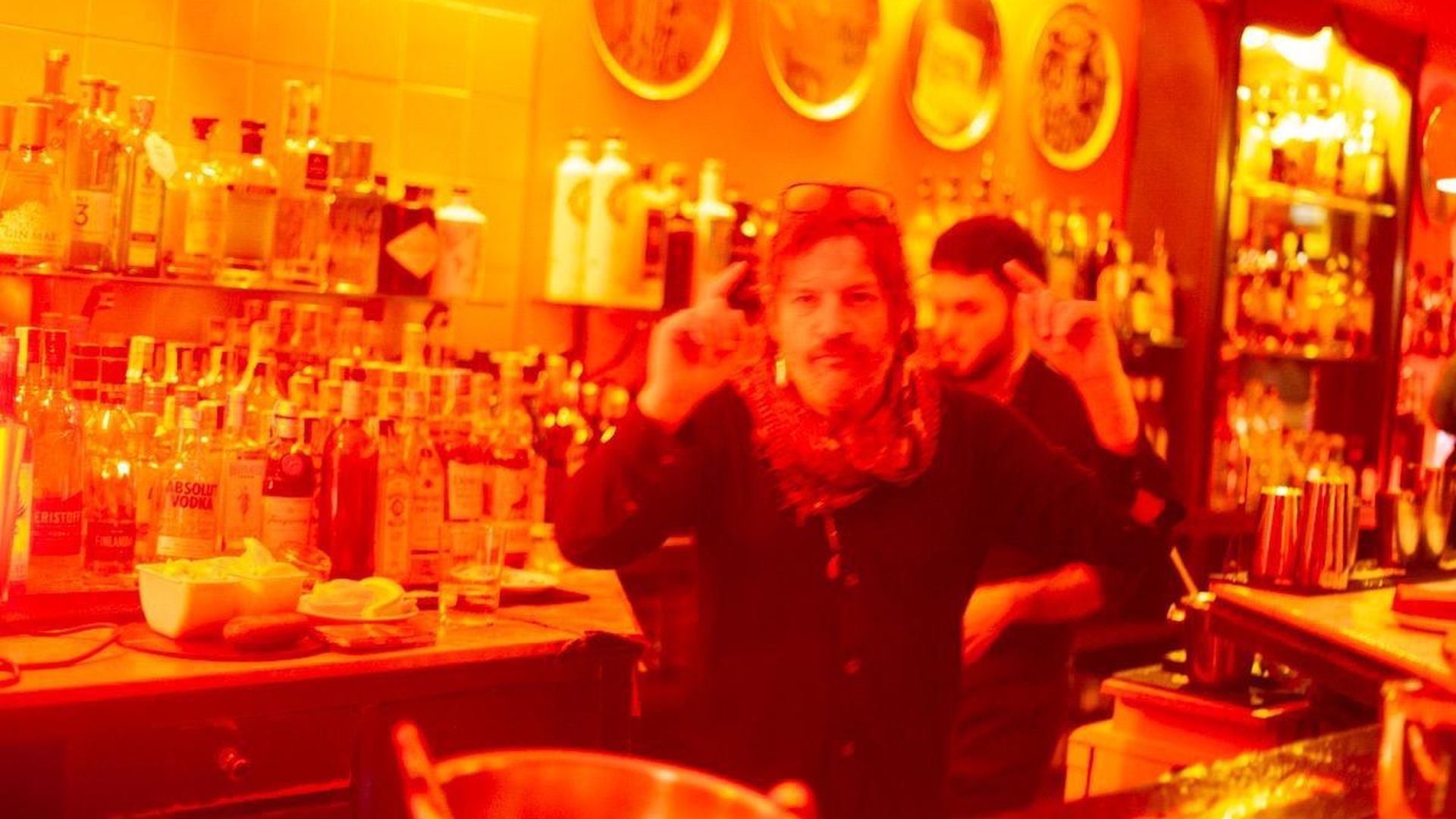 'Pato' Almada en la barra de Josealfredo