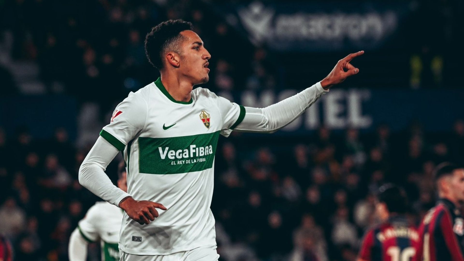 Álvaro Rodríguez celebra su gol en el Levante-Elche