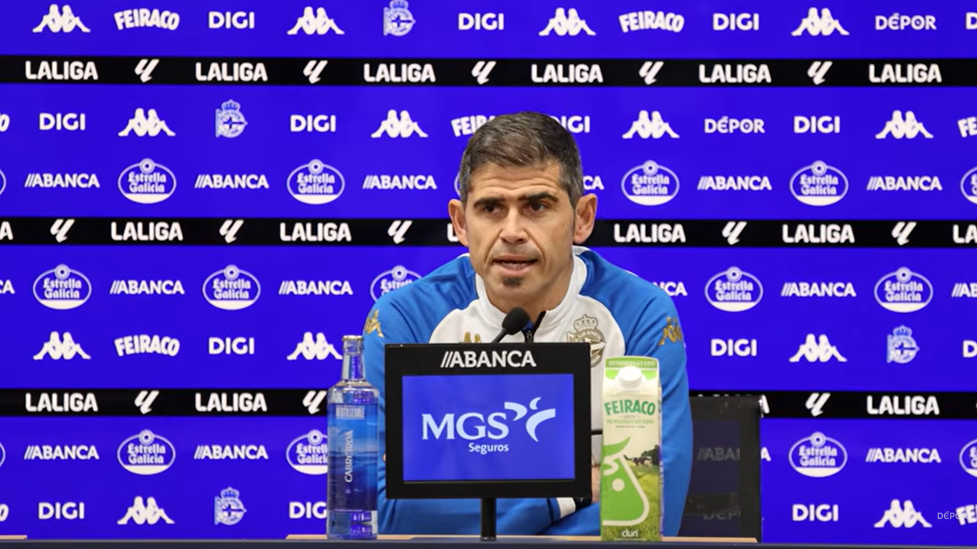 Antonio Hidalgo, en rueda de prensa del Dépor Antonio Hidalgo, en rueda de prensa del Dépor