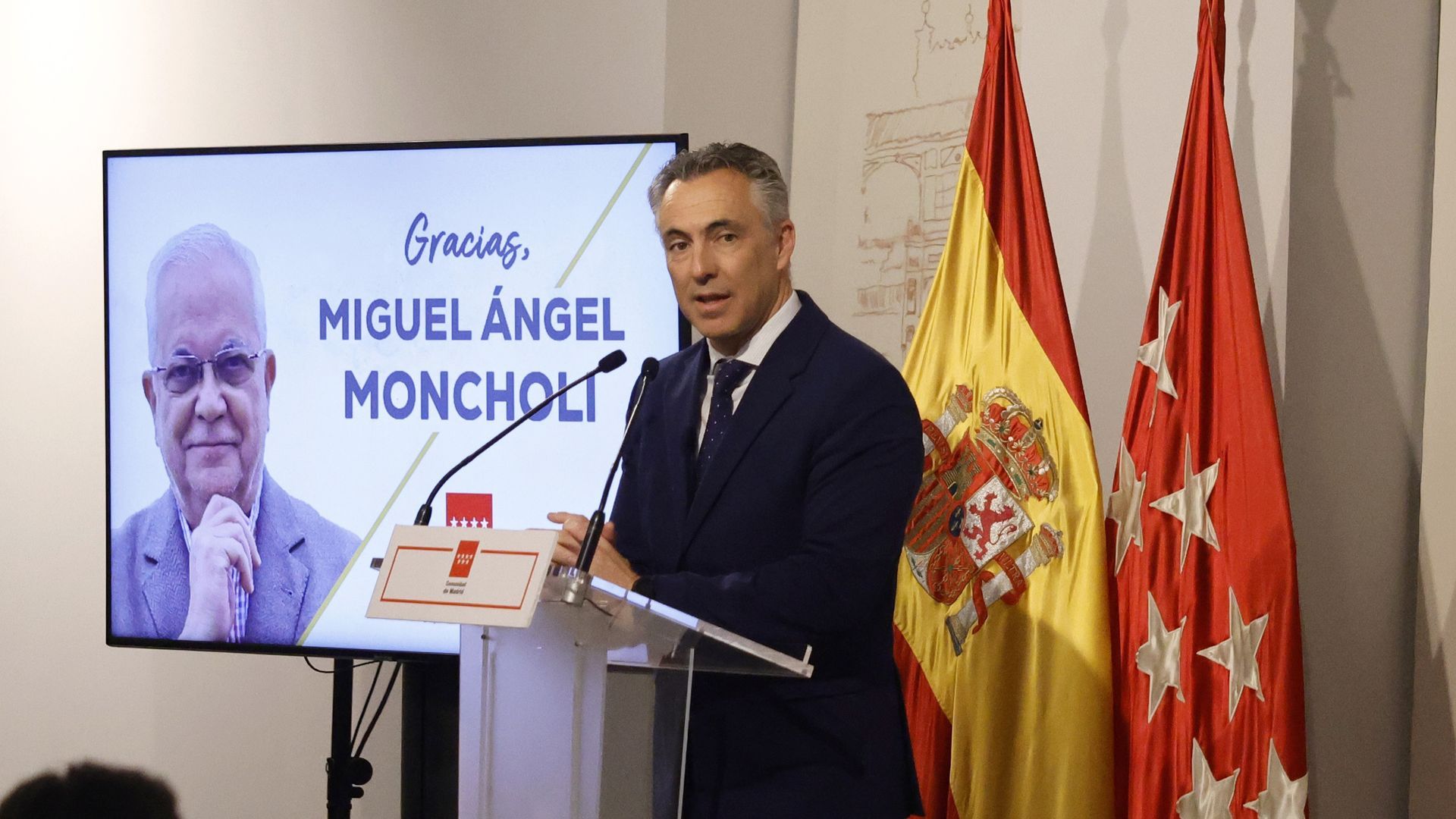 El consejero de Medio Ambiente, Agricultura e Interior de la Comunidad de Madrid, Carlos Novillo, en el homenaje de Miguel Ángel Moncholi