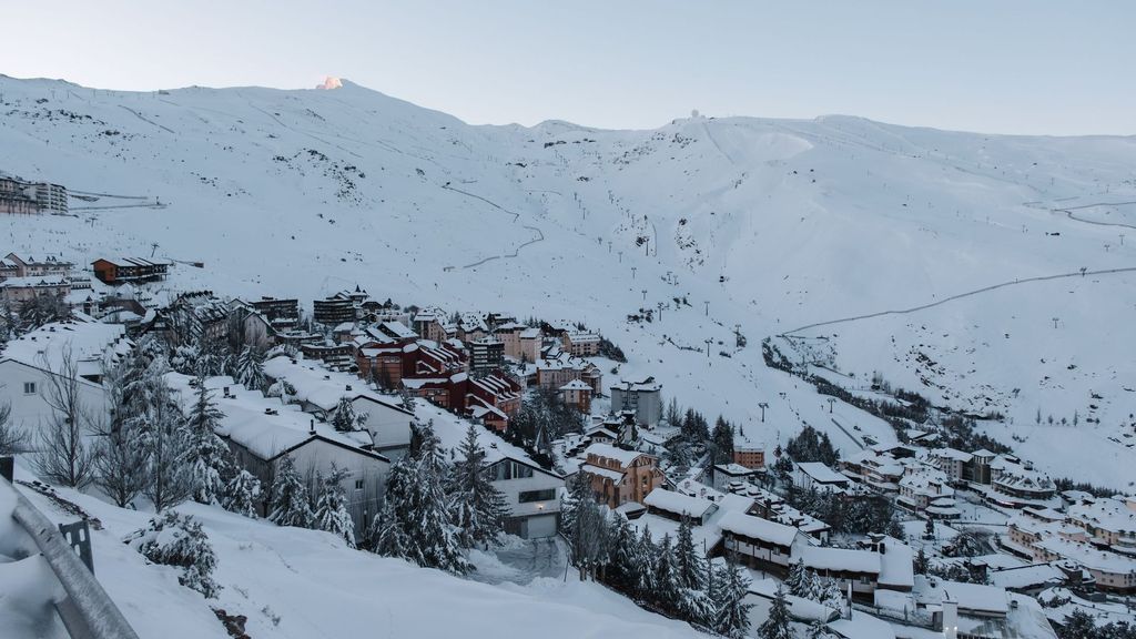 La nieve tiñe de blanco media España: las imágenes invernales, los avisos y las carreteras cortadas que deja el temporal