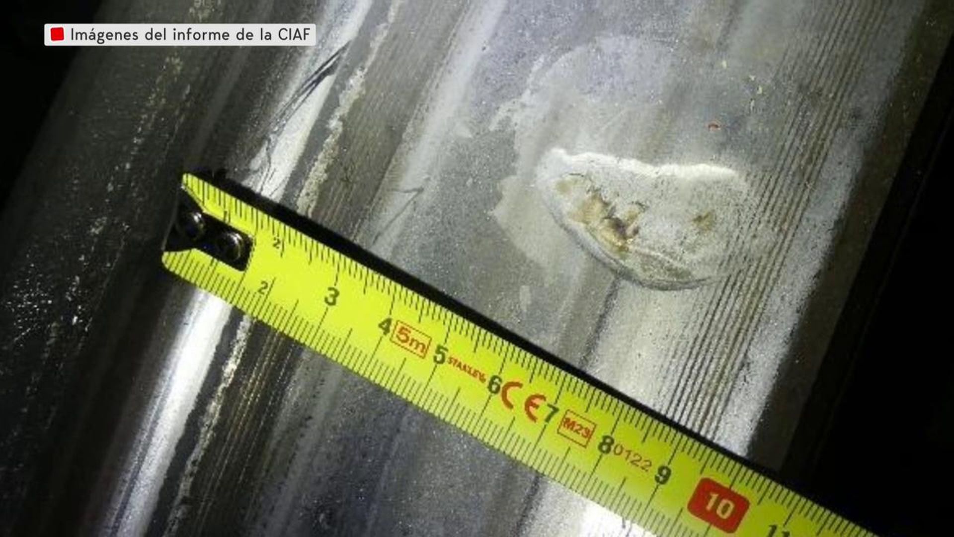 Las muescas provocadas por el carril antes del accidente