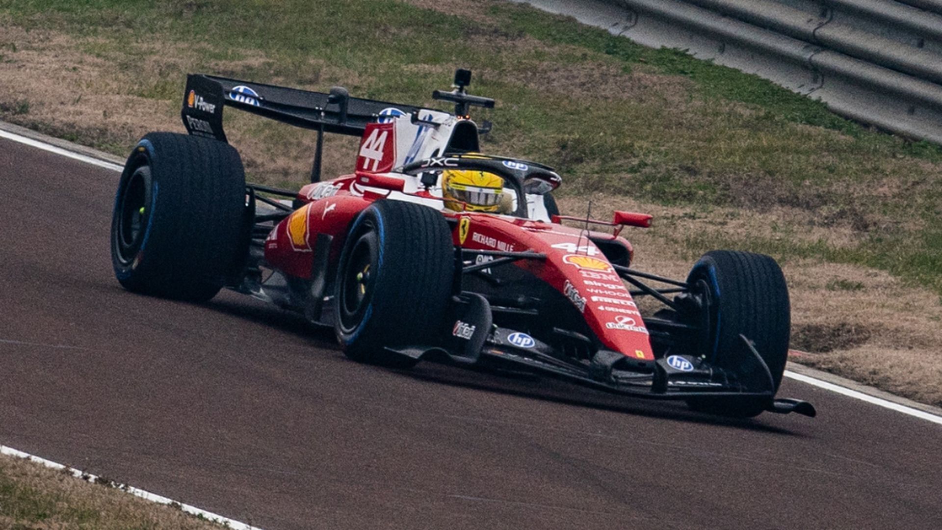 Lewis Hamilton, con el nuevo SF-26 Lewis Hamilton, con el nuevo SF-26