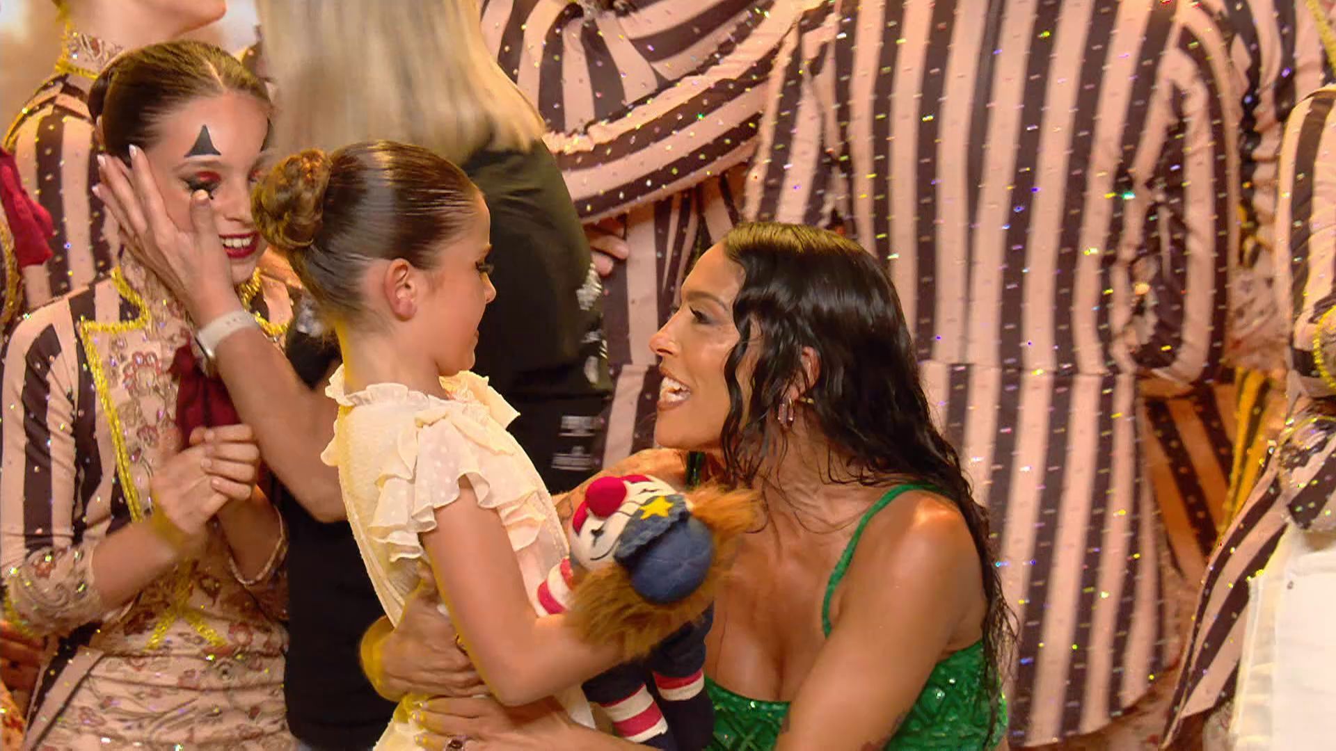 Lorena Castell celebrar con los artistas su pase de oro