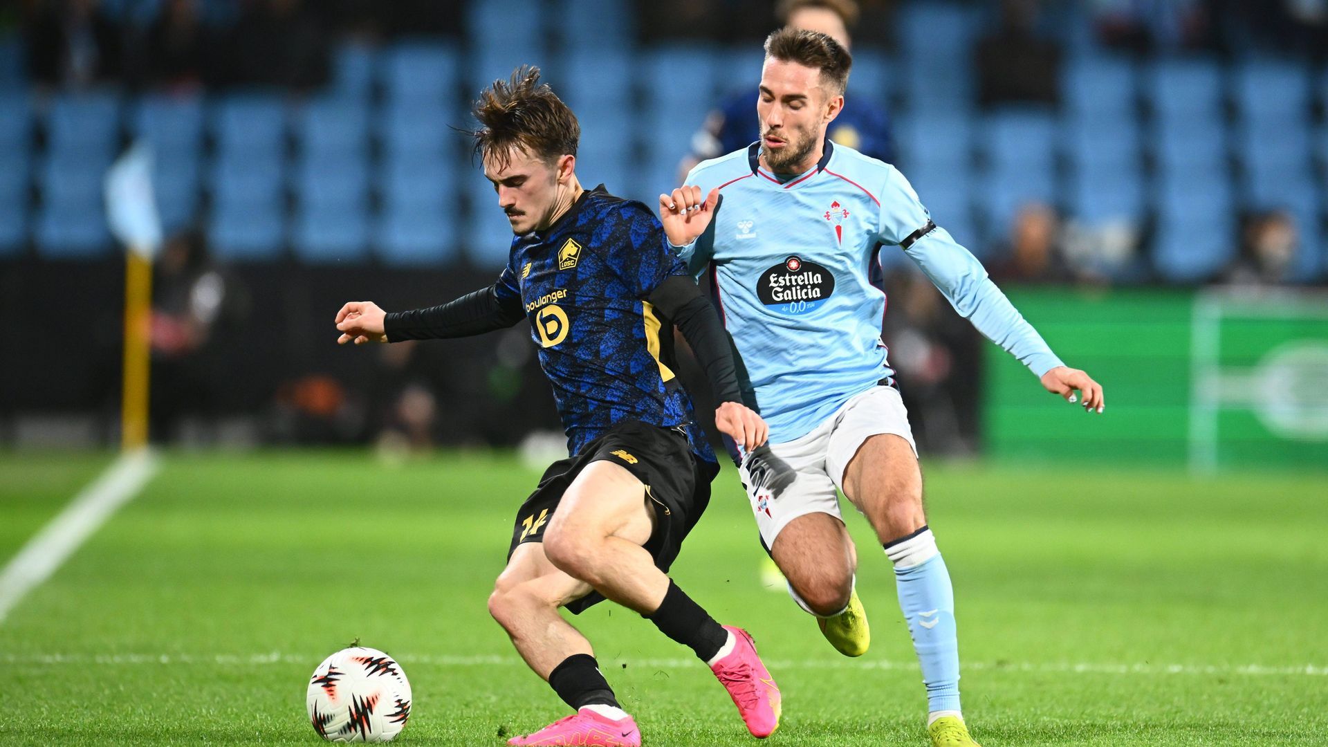 Mingueza, en una jugada del Celta-Lille Mingueza, en una jugada del Celta-Lille