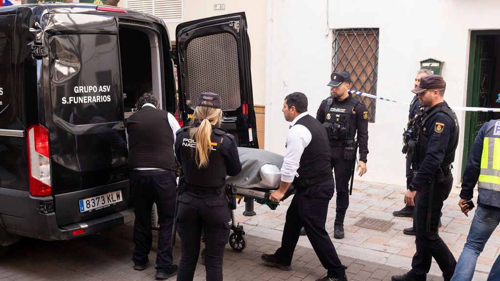 Un hermano del hombre que mató a su padre y apuñaló en los ojos a su madre en Fuengirola, testigo clave del crimen: es un joven sordomudo