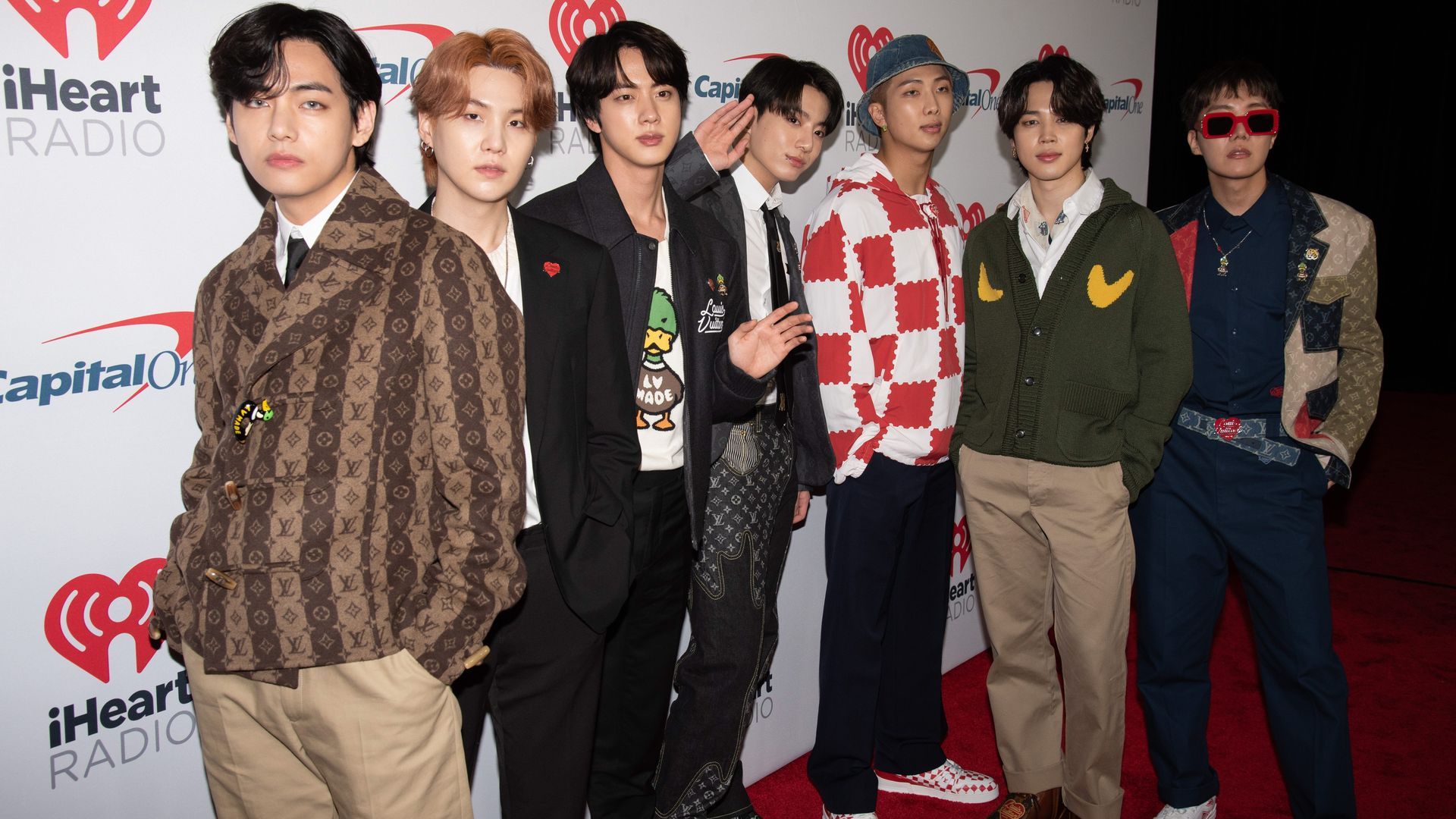 V, Suga, Jin, Jungkook, RM, Jimin y J-Hope