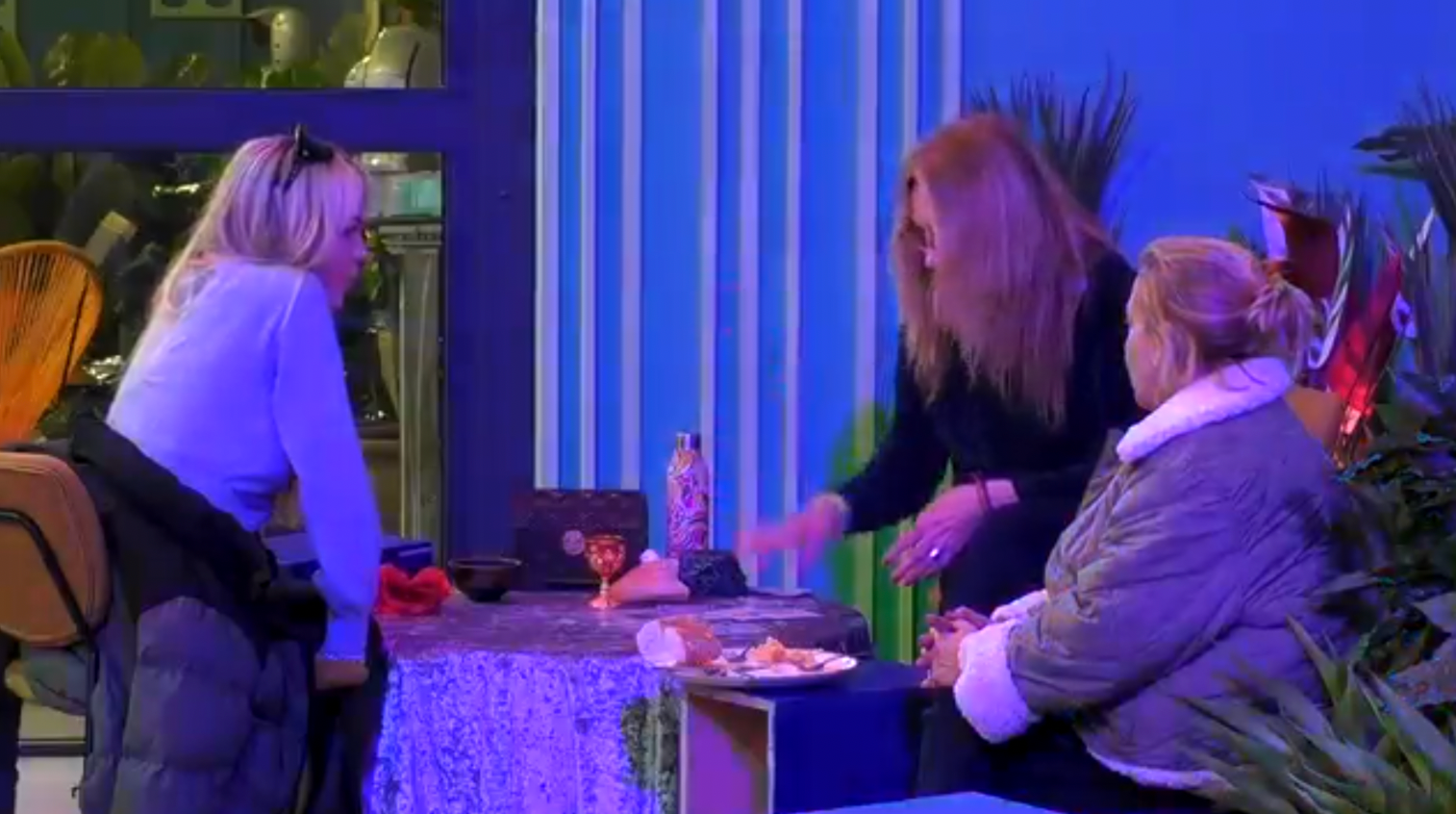 Belén echando las cartas